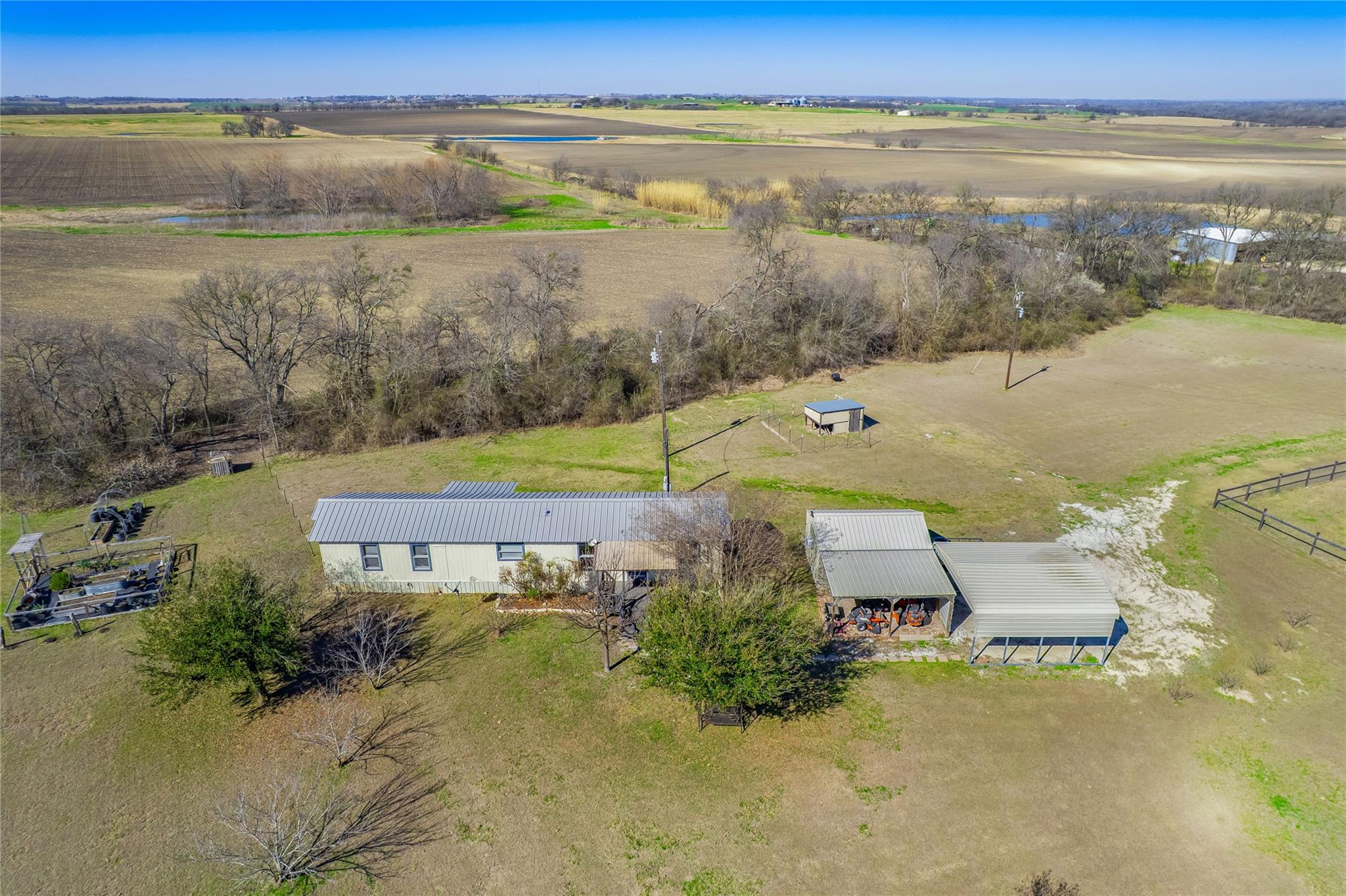 700 FM 431, Lott, TX 76656