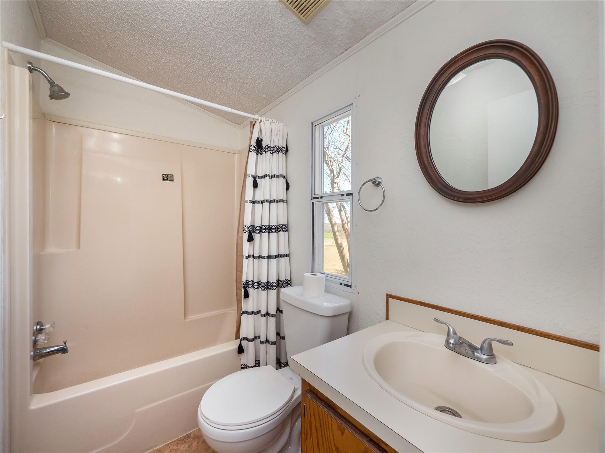 700 FM 431, Lott, TX 76656