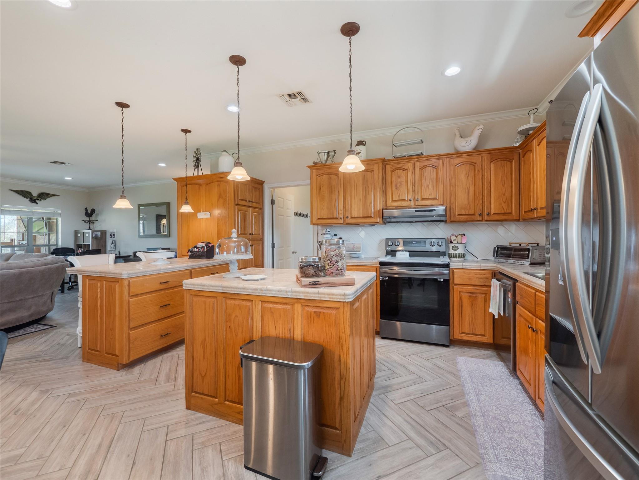 700 FM 431, Lott, TX 76656