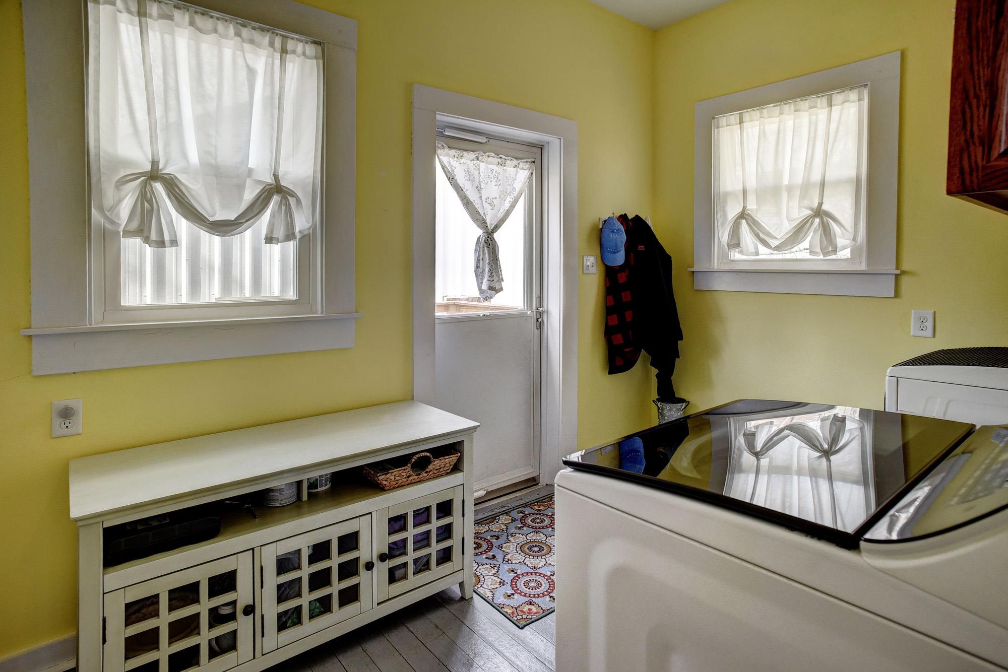 338 W Crockett St, La Grange, TX 78945