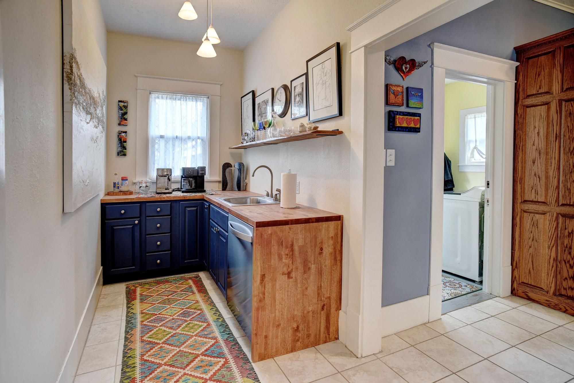 338 W Crockett St, La Grange, TX 78945