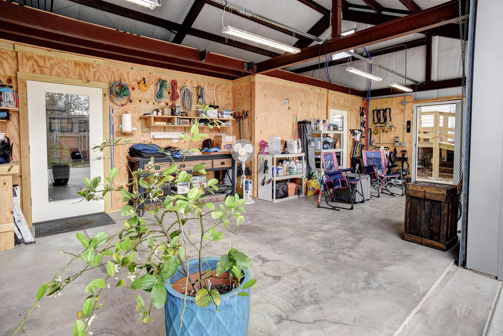 338 W Crockett St, La Grange, TX 78945