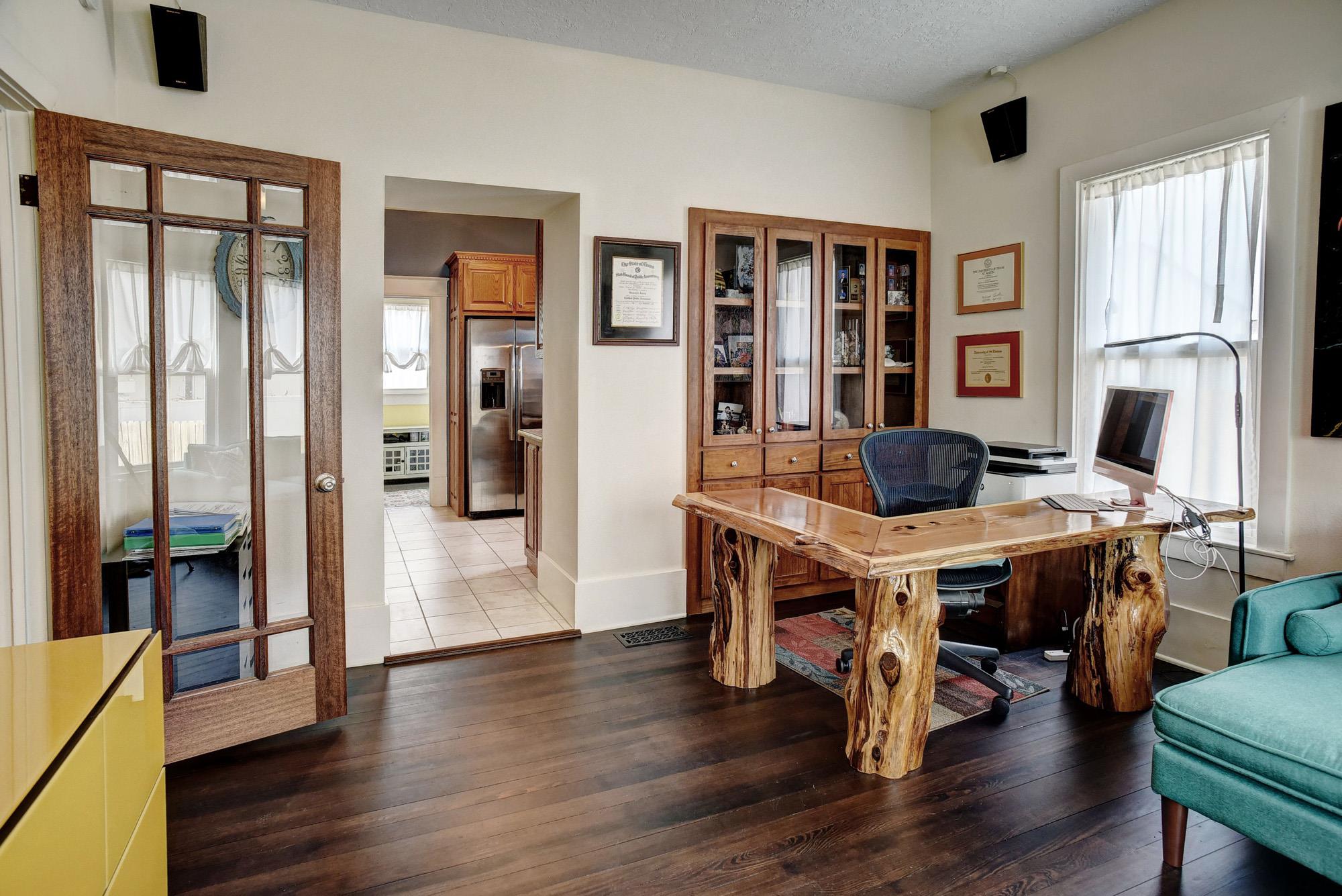 338 W Crockett St, La Grange, TX 78945