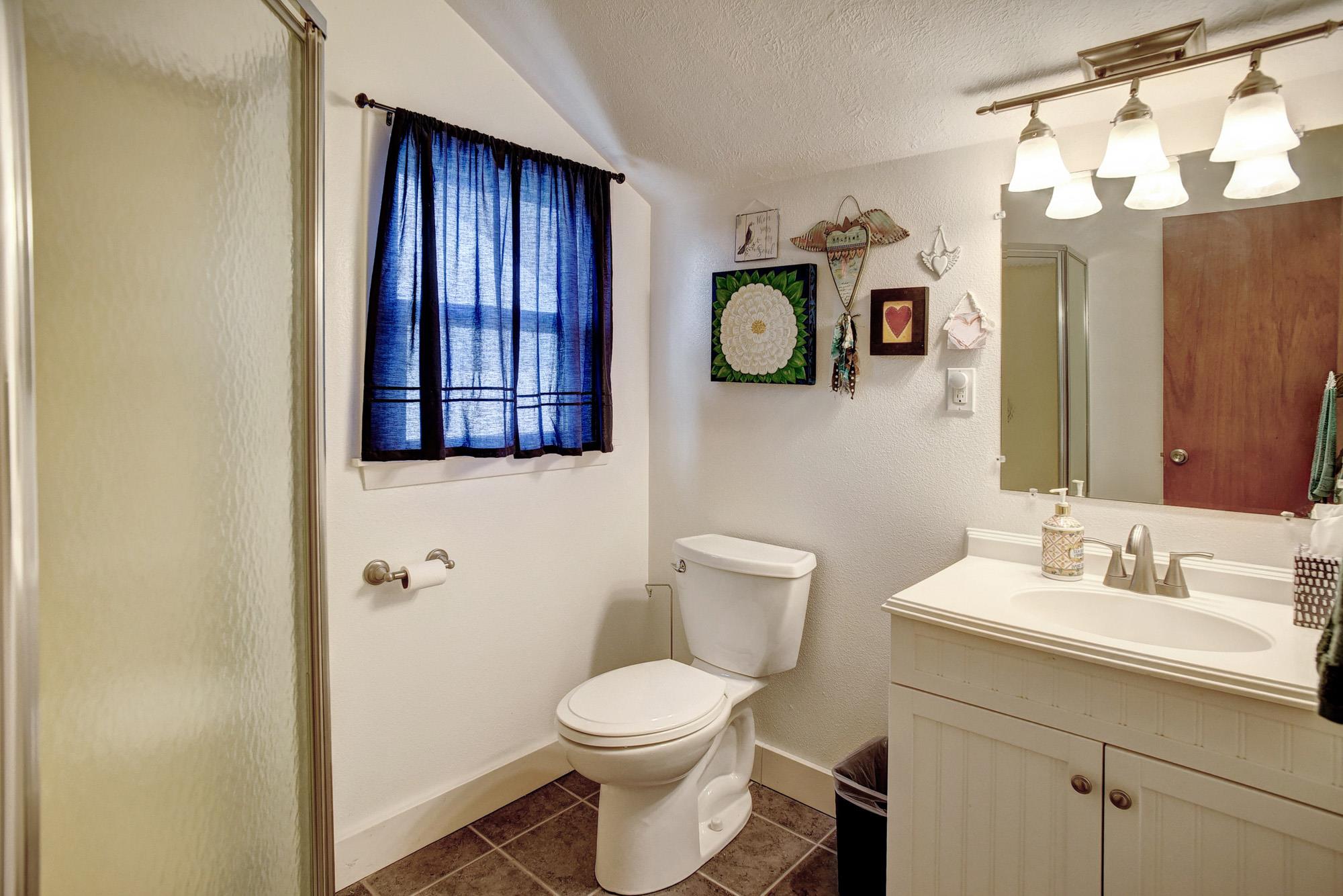 338 W Crockett St, La Grange, TX 78945