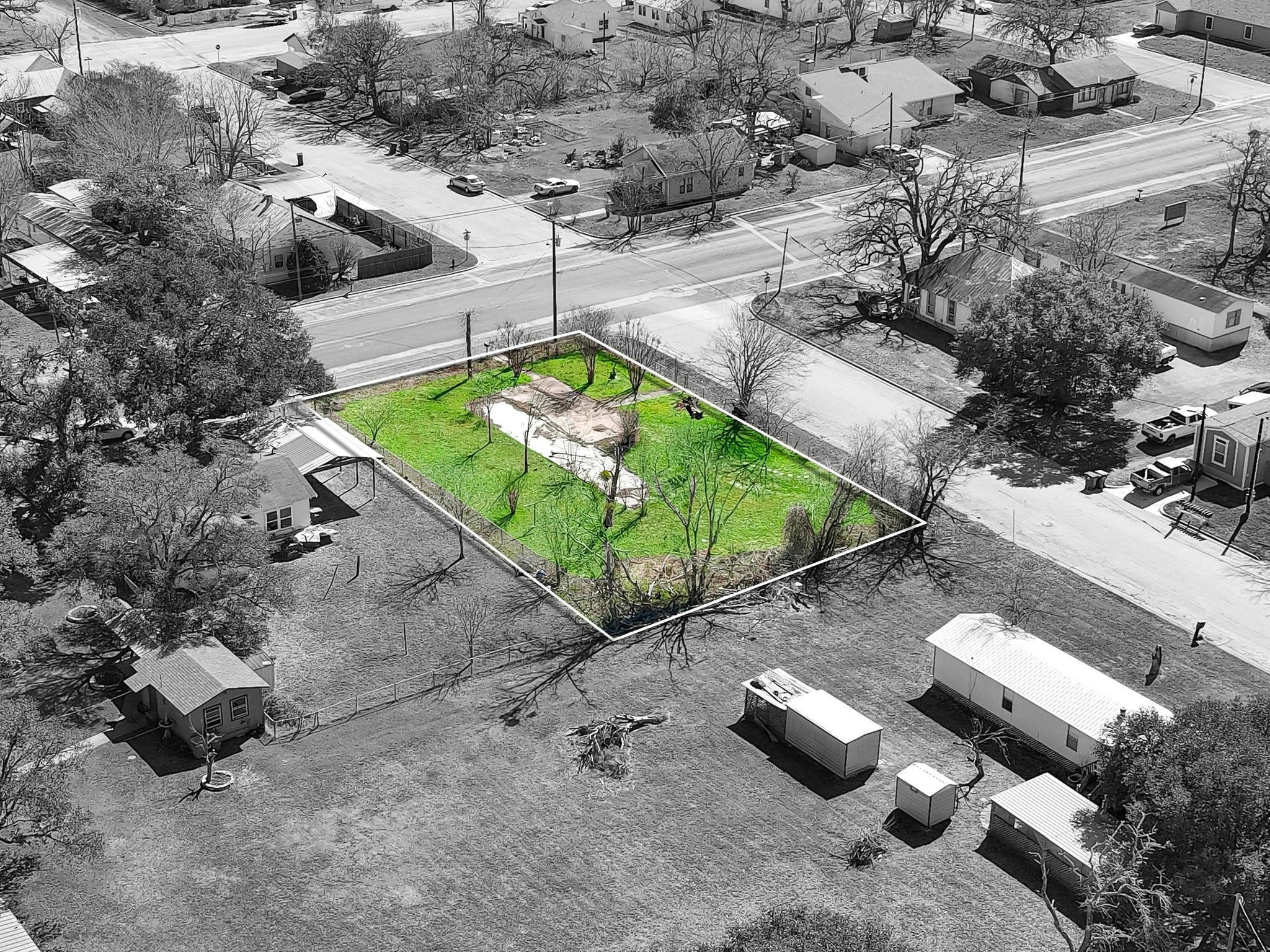 693 S Caldwell St, Giddings, TX 78942