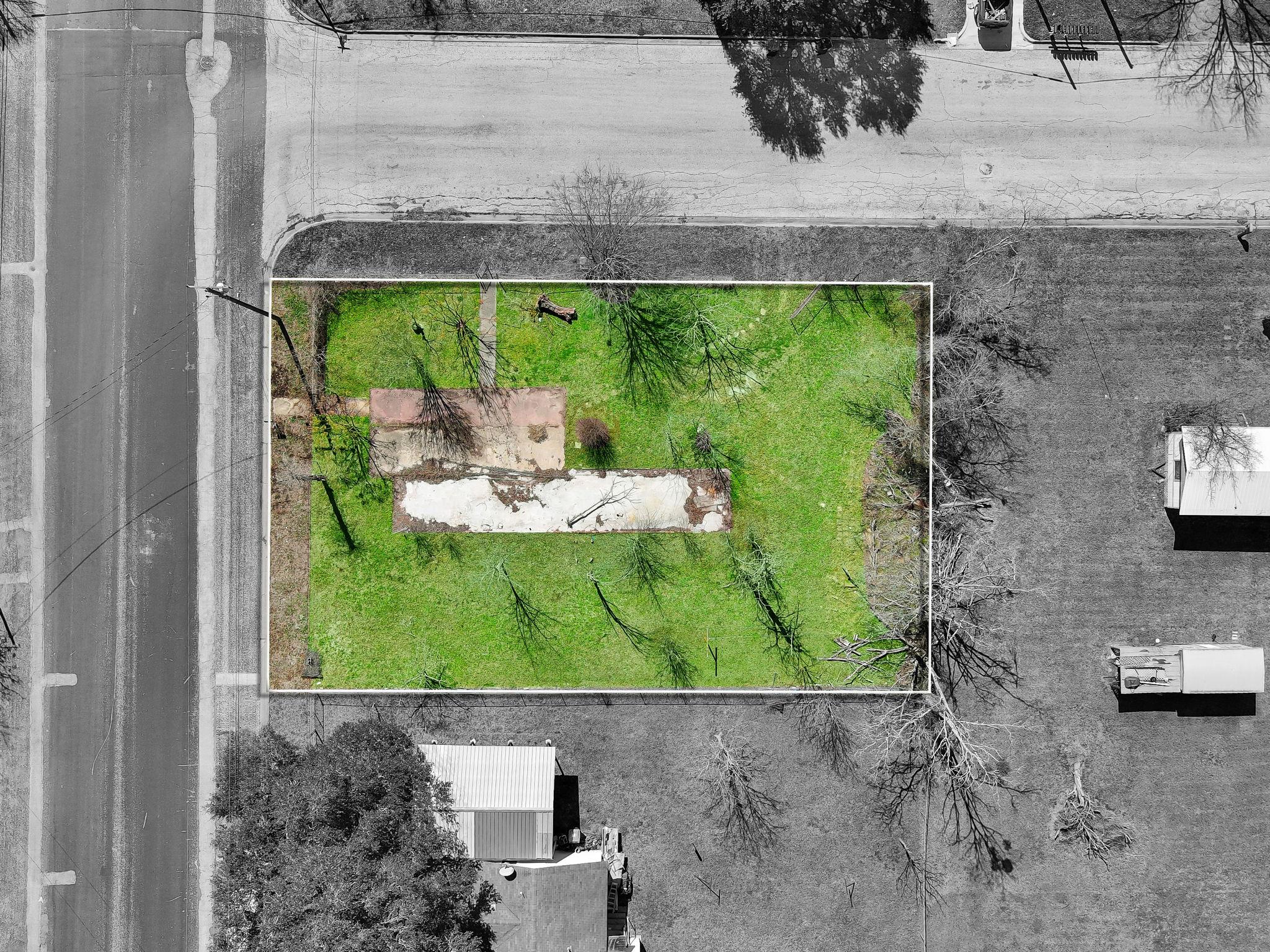 693 S Caldwell St, Giddings, TX 78942