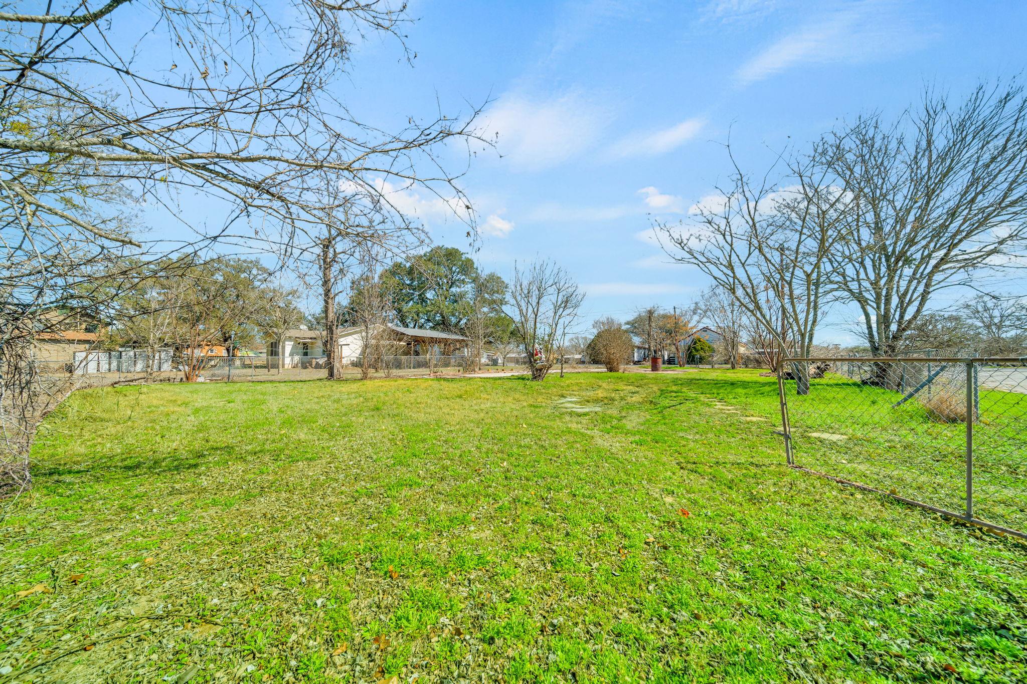 693 S Caldwell St, Giddings, TX 78942