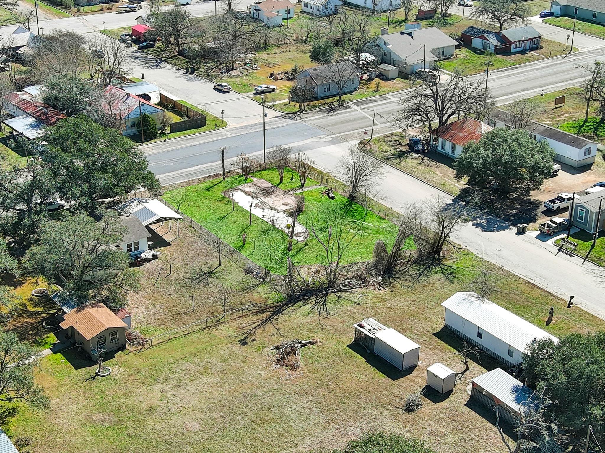 693 S Caldwell St, Giddings, TX 78942