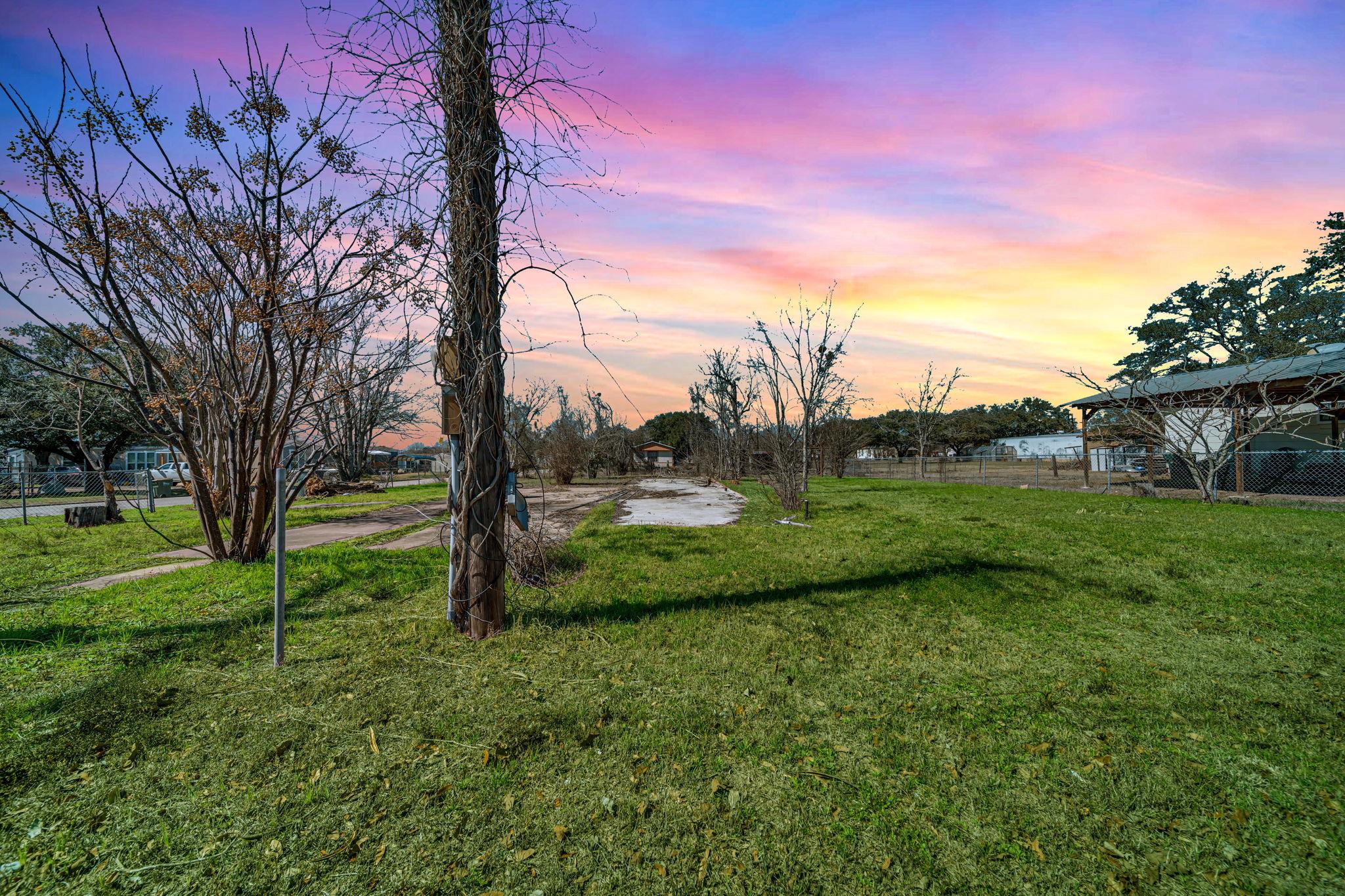 693 S Caldwell St, Giddings, TX 78942