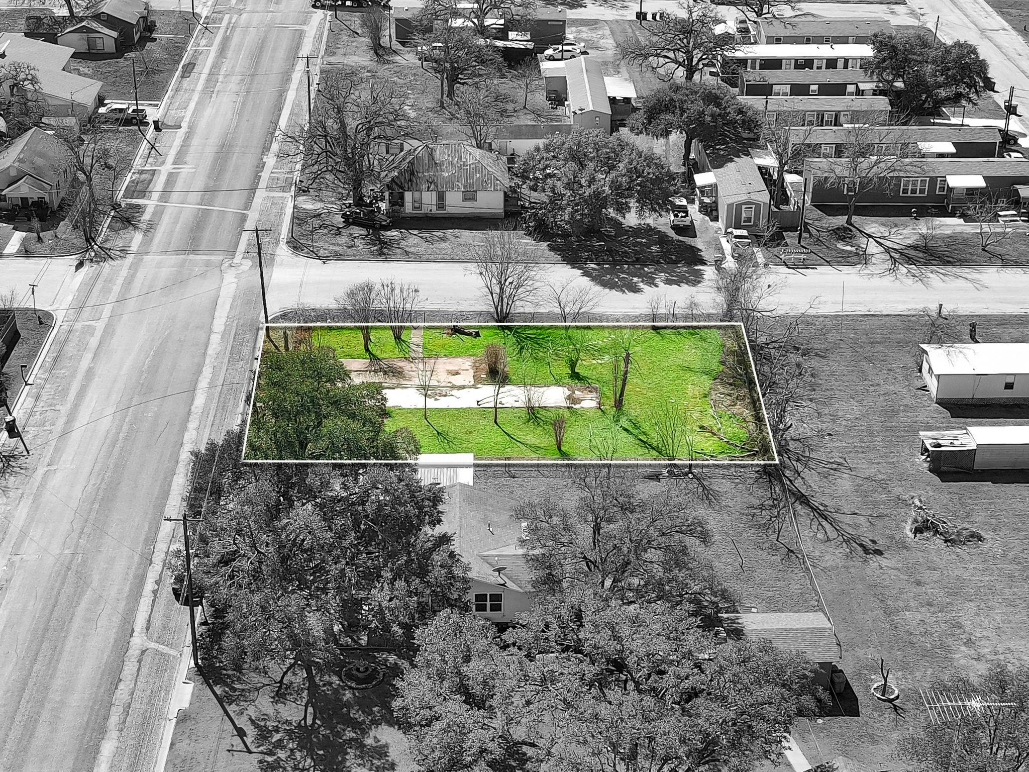 693 S Caldwell St, Giddings, TX 78942