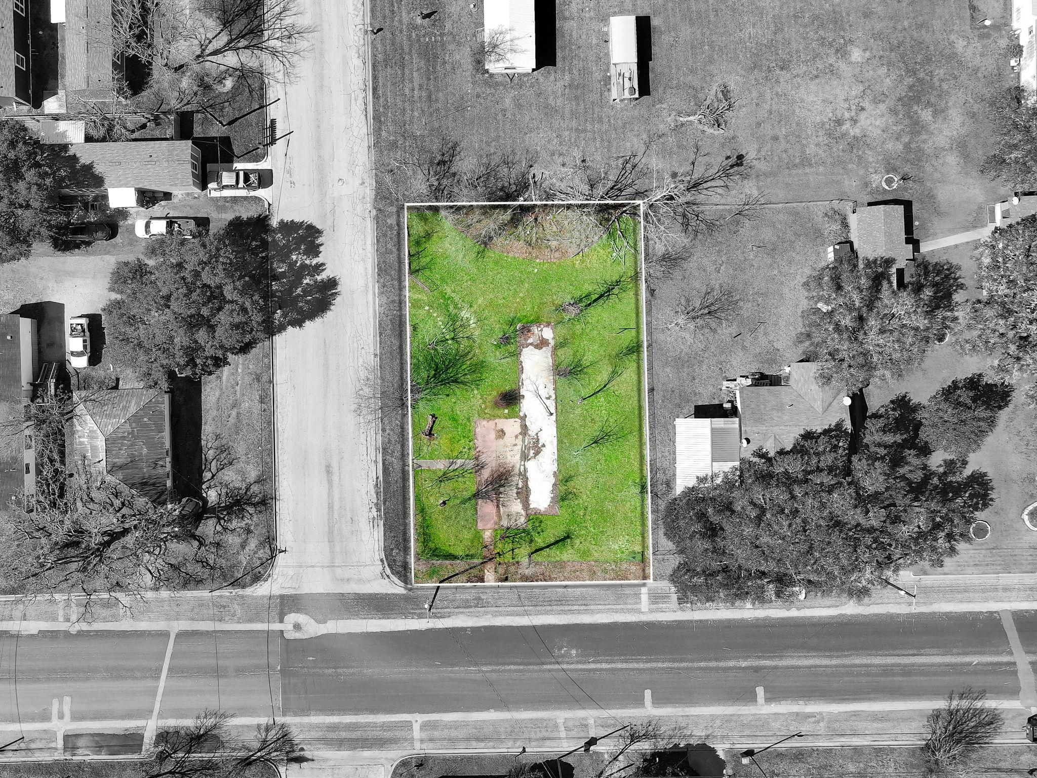 693 S Caldwell St, Giddings, TX 78942