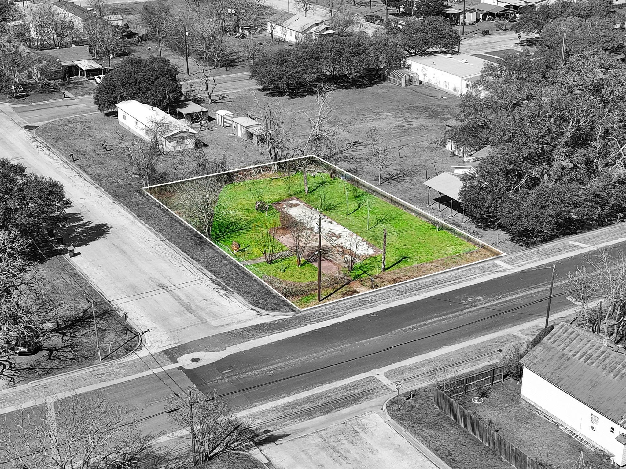 693 S Caldwell St, Giddings, TX 78942