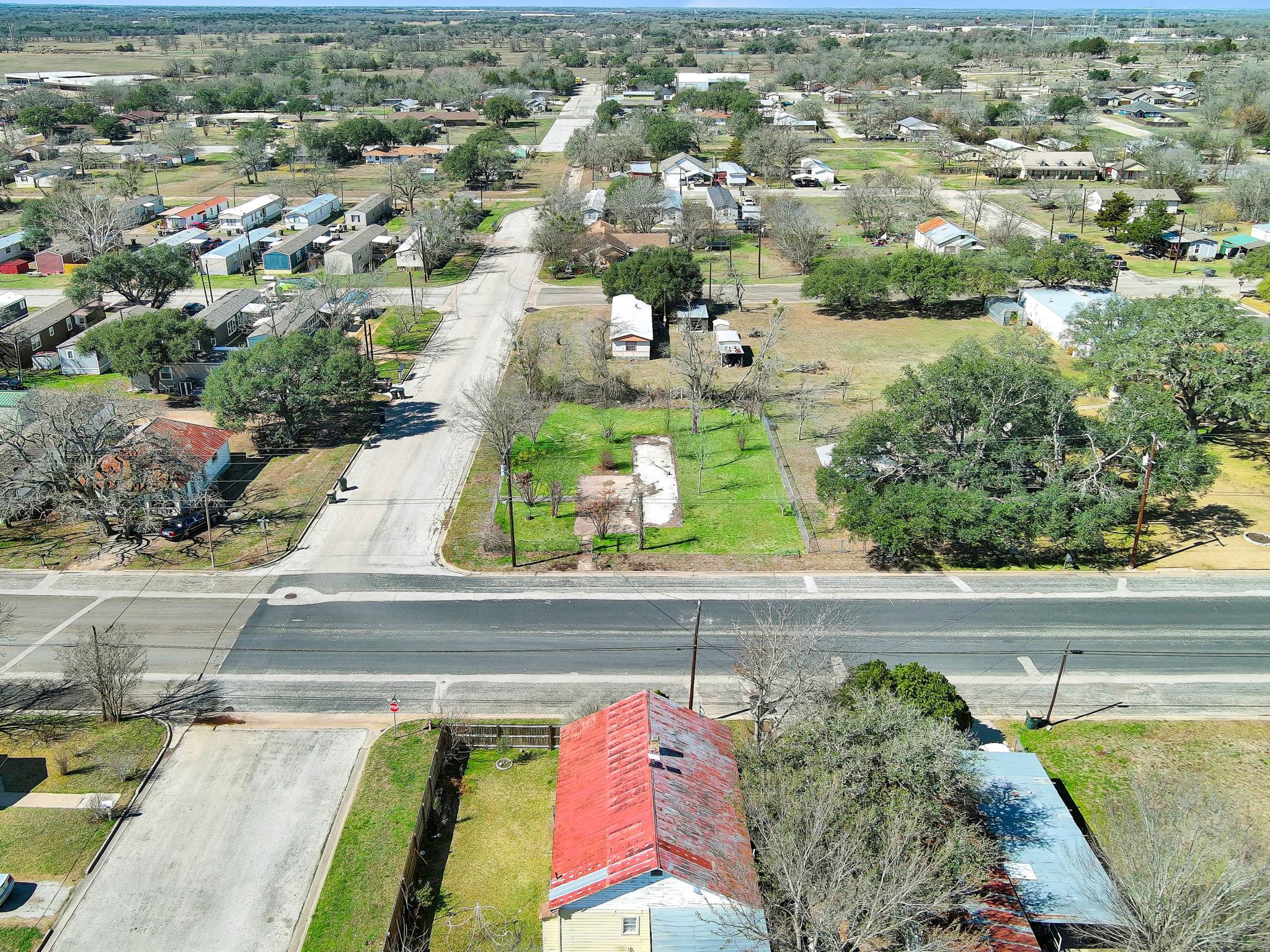 693 S Caldwell St, Giddings, TX 78942