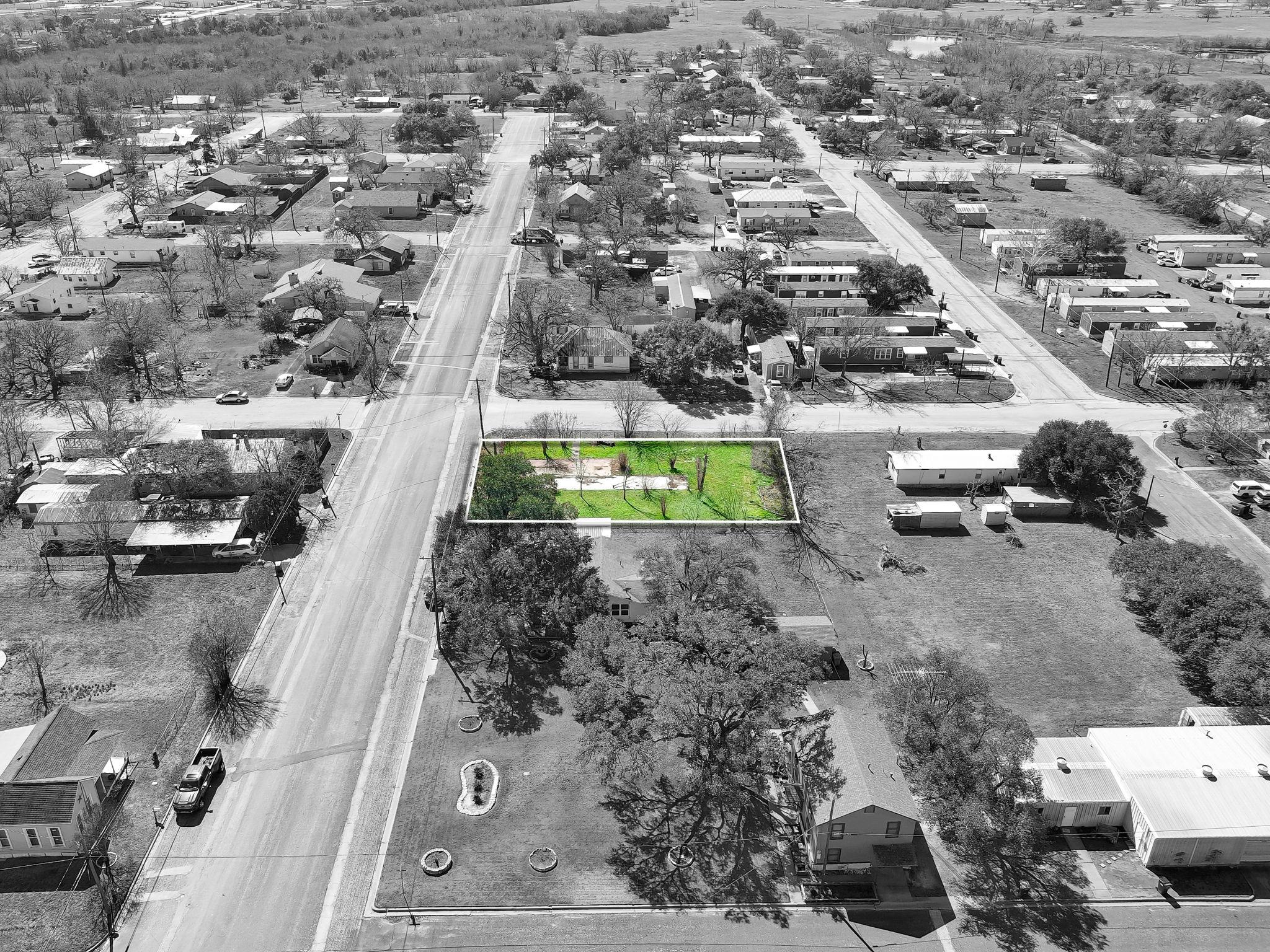 693 S Caldwell St, Giddings, TX 78942