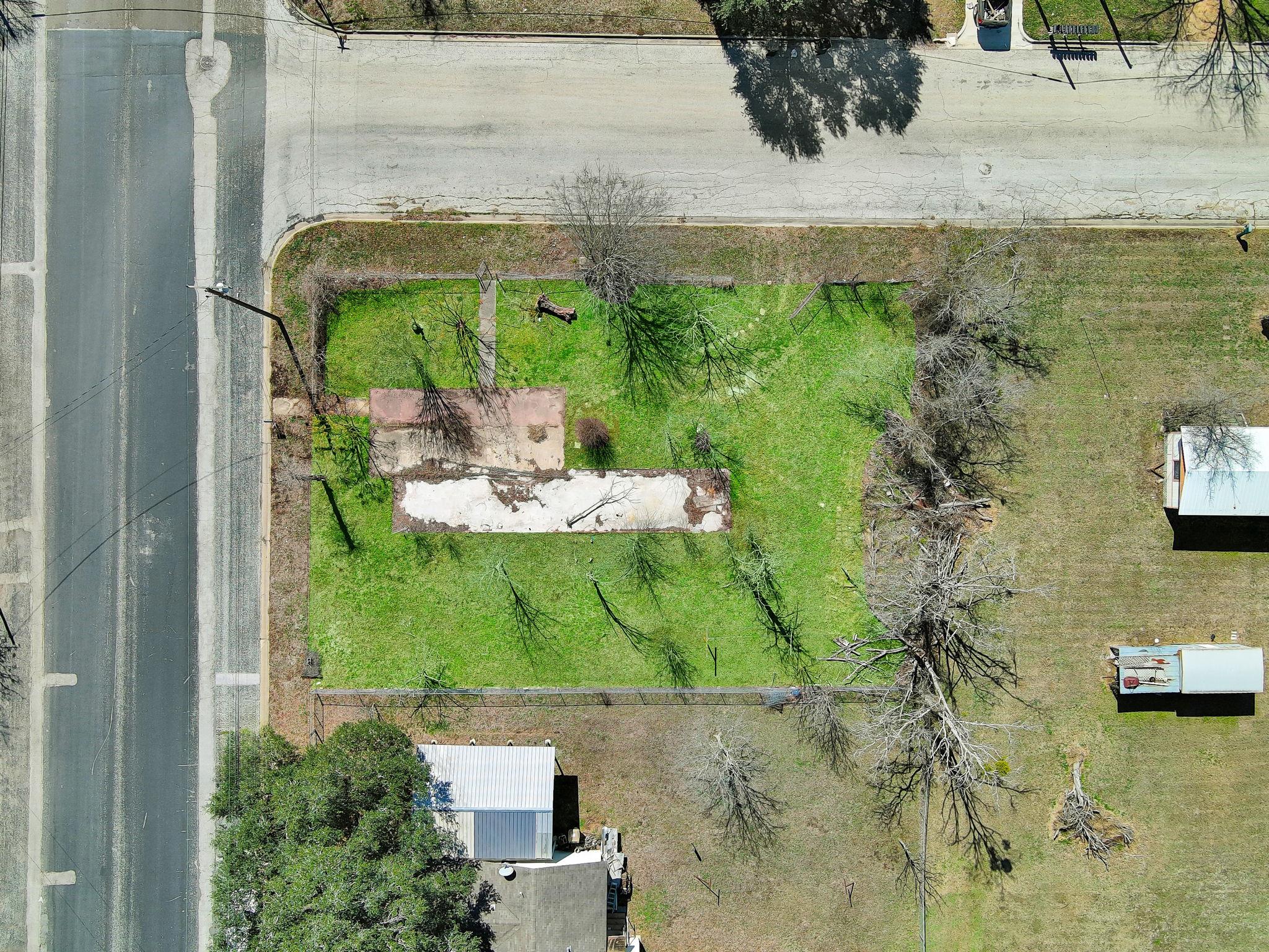 693 S Caldwell St, Giddings, TX 78942