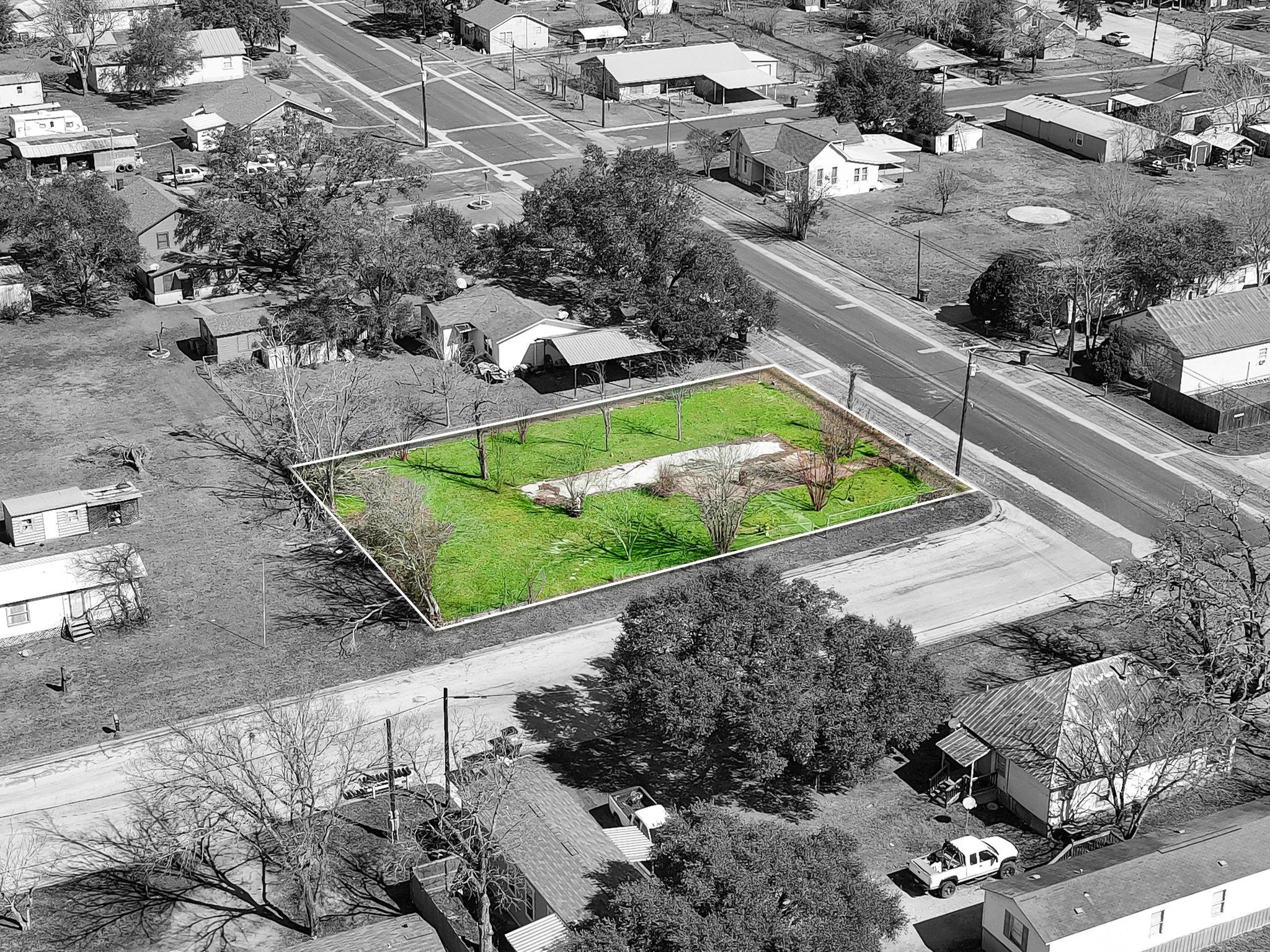 693 S Caldwell St, Giddings, TX 78942