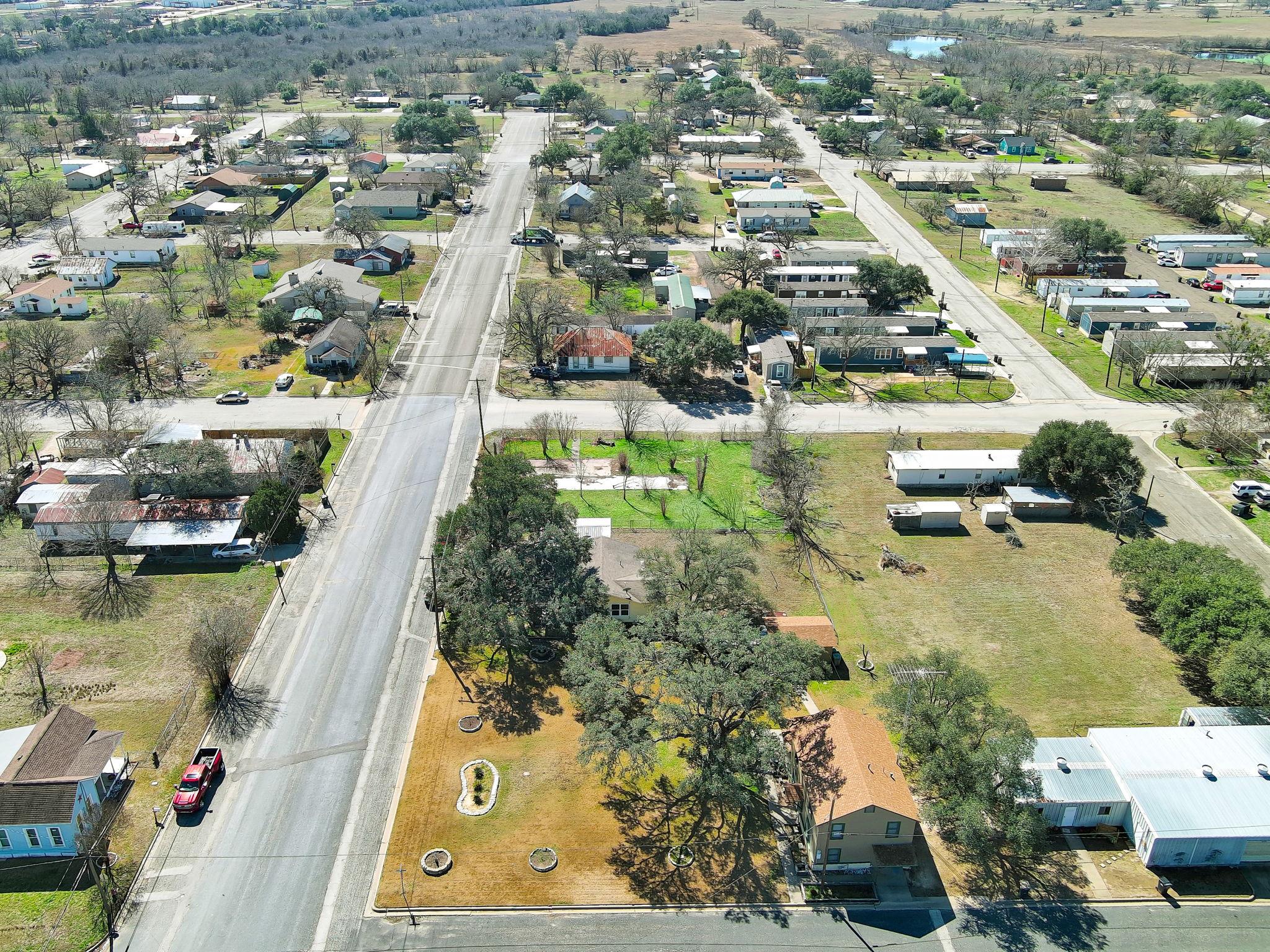 693 S Caldwell St, Giddings, TX 78942