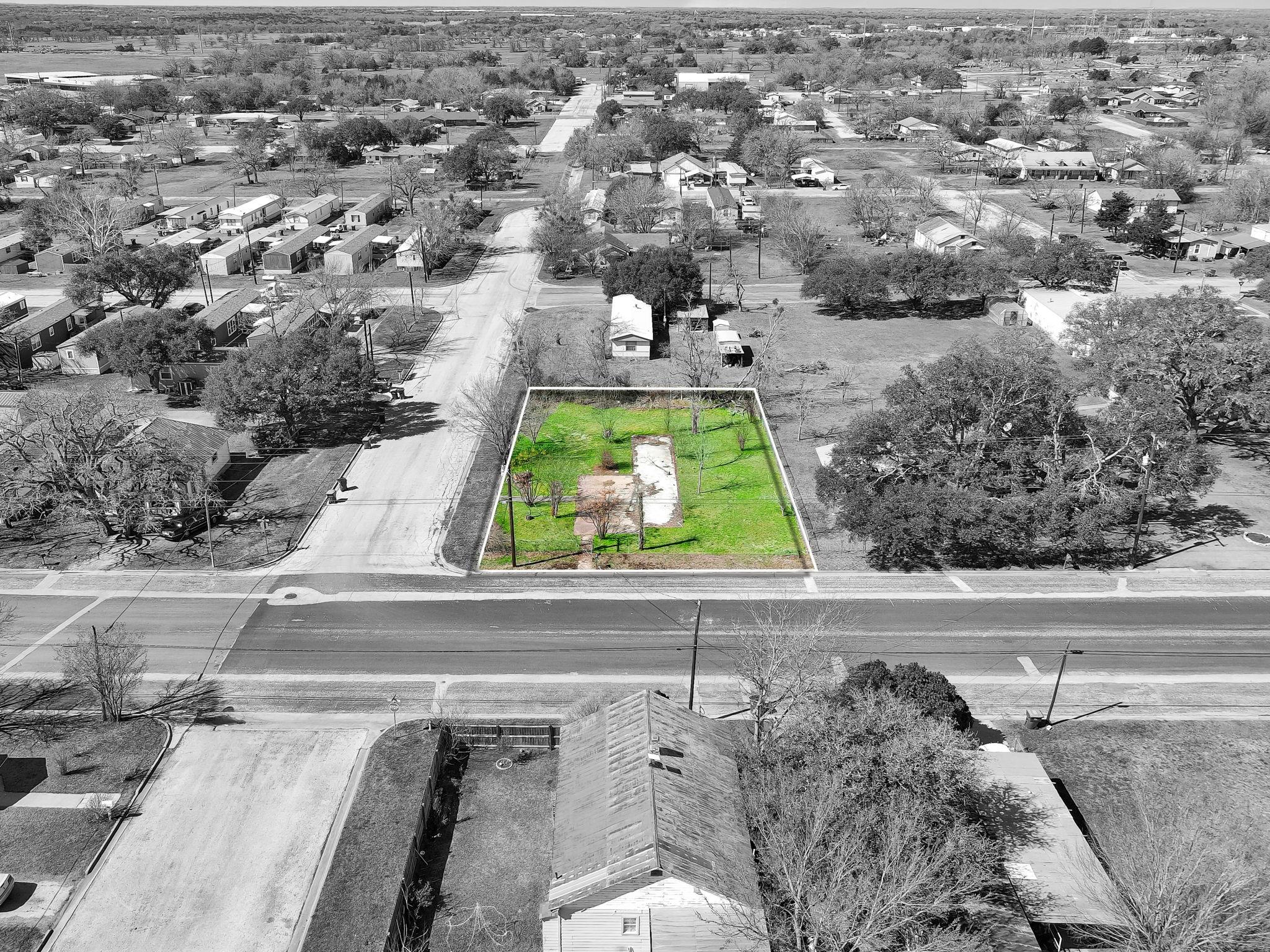 693 S Caldwell St, Giddings, TX 78942