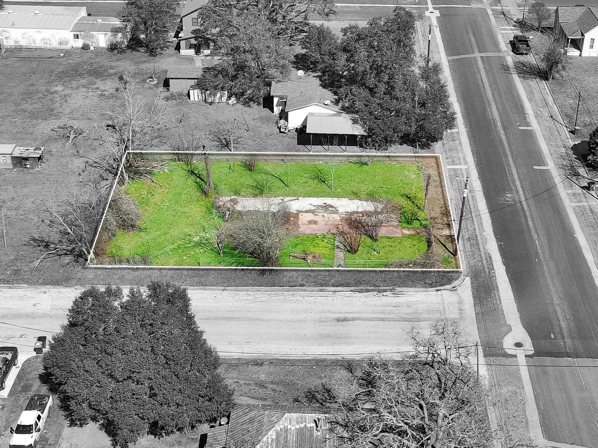 693 S Caldwell St, Giddings, TX 78942