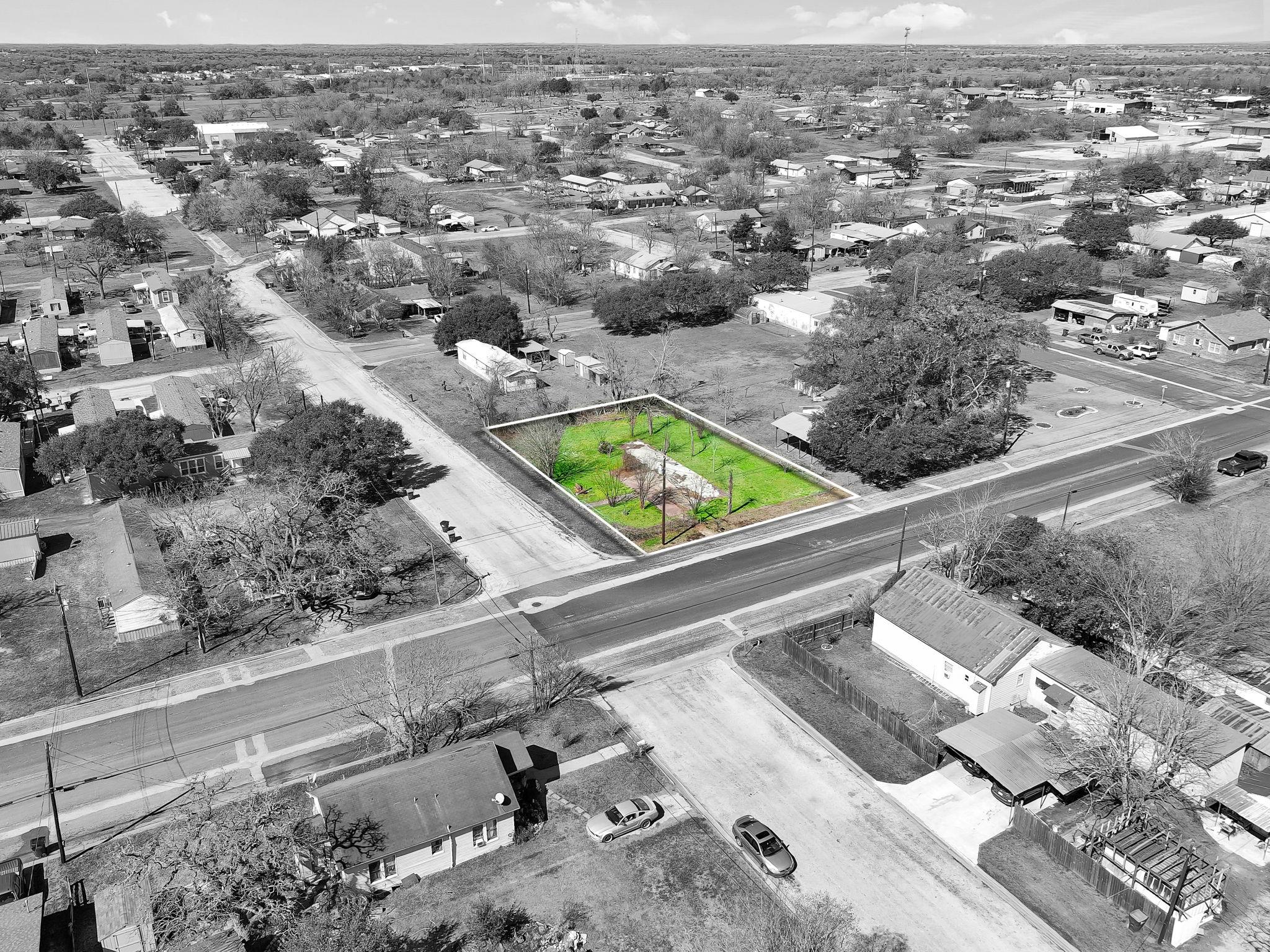 693 S Caldwell St, Giddings, TX 78942