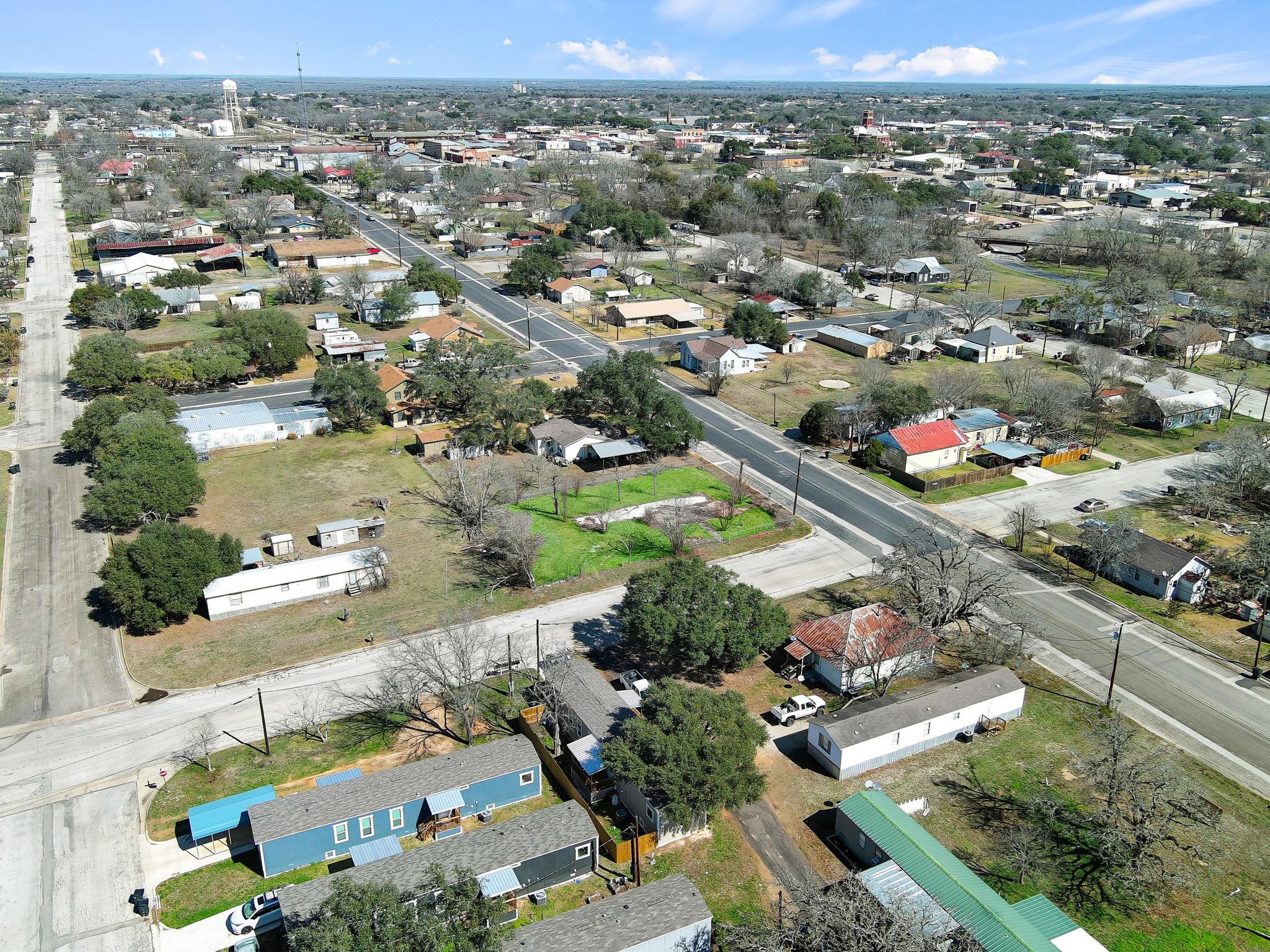 693 S Caldwell St, Giddings, TX 78942