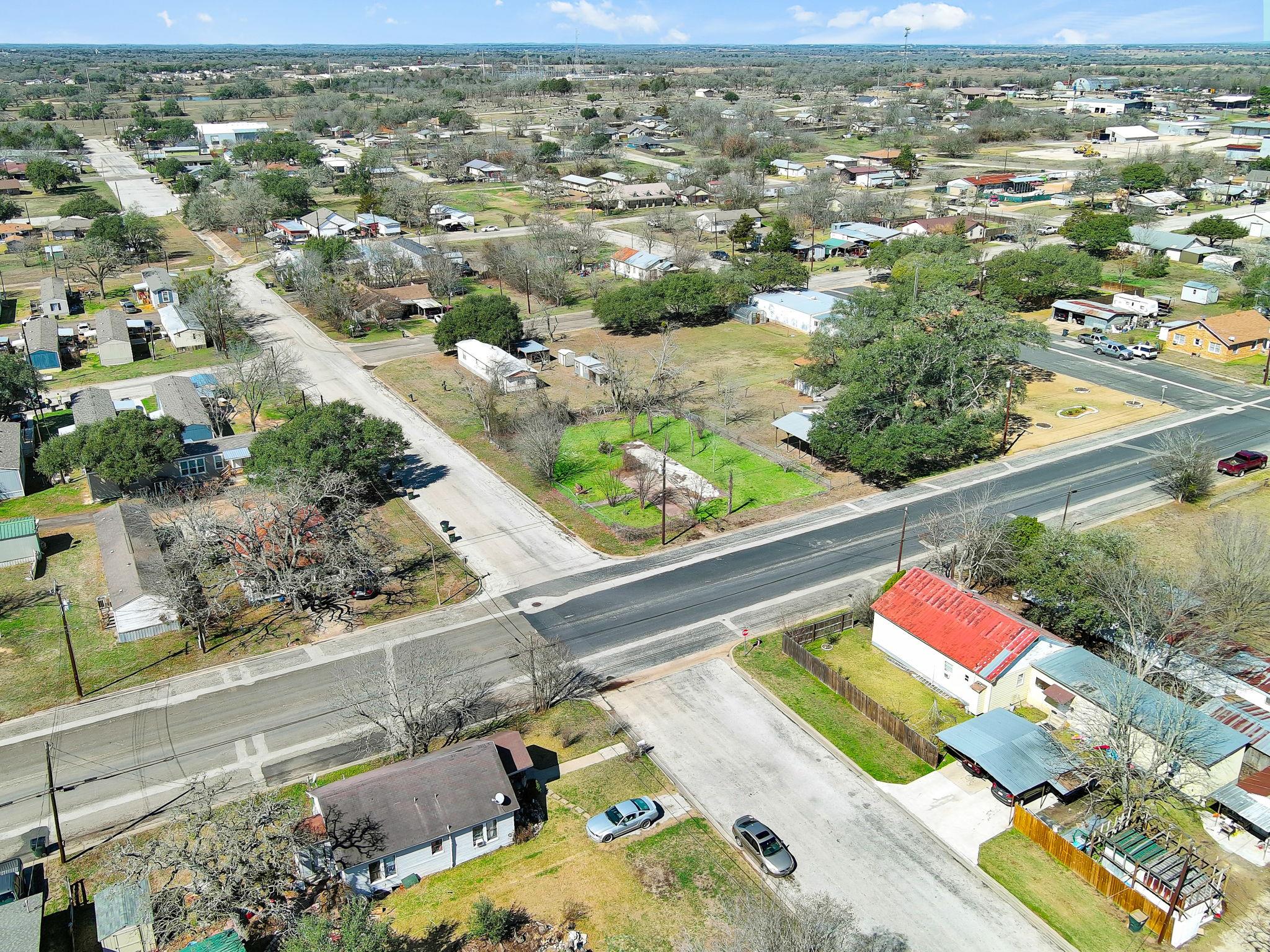 693 S Caldwell St, Giddings, TX 78942