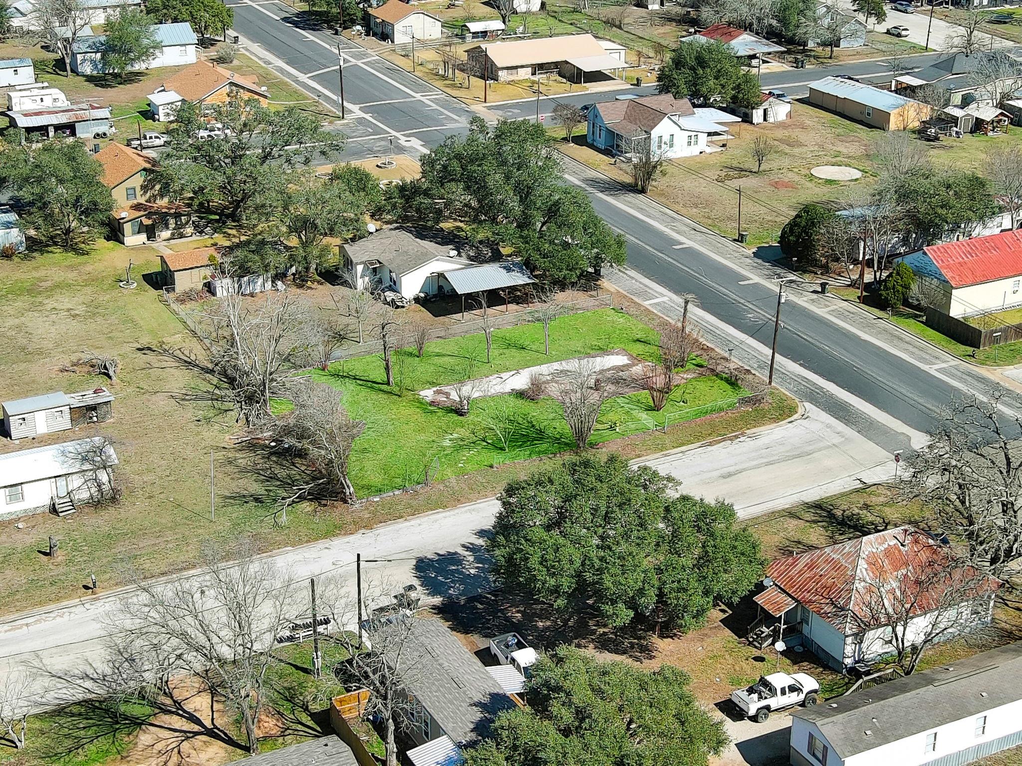 693 S Caldwell St, Giddings, TX 78942