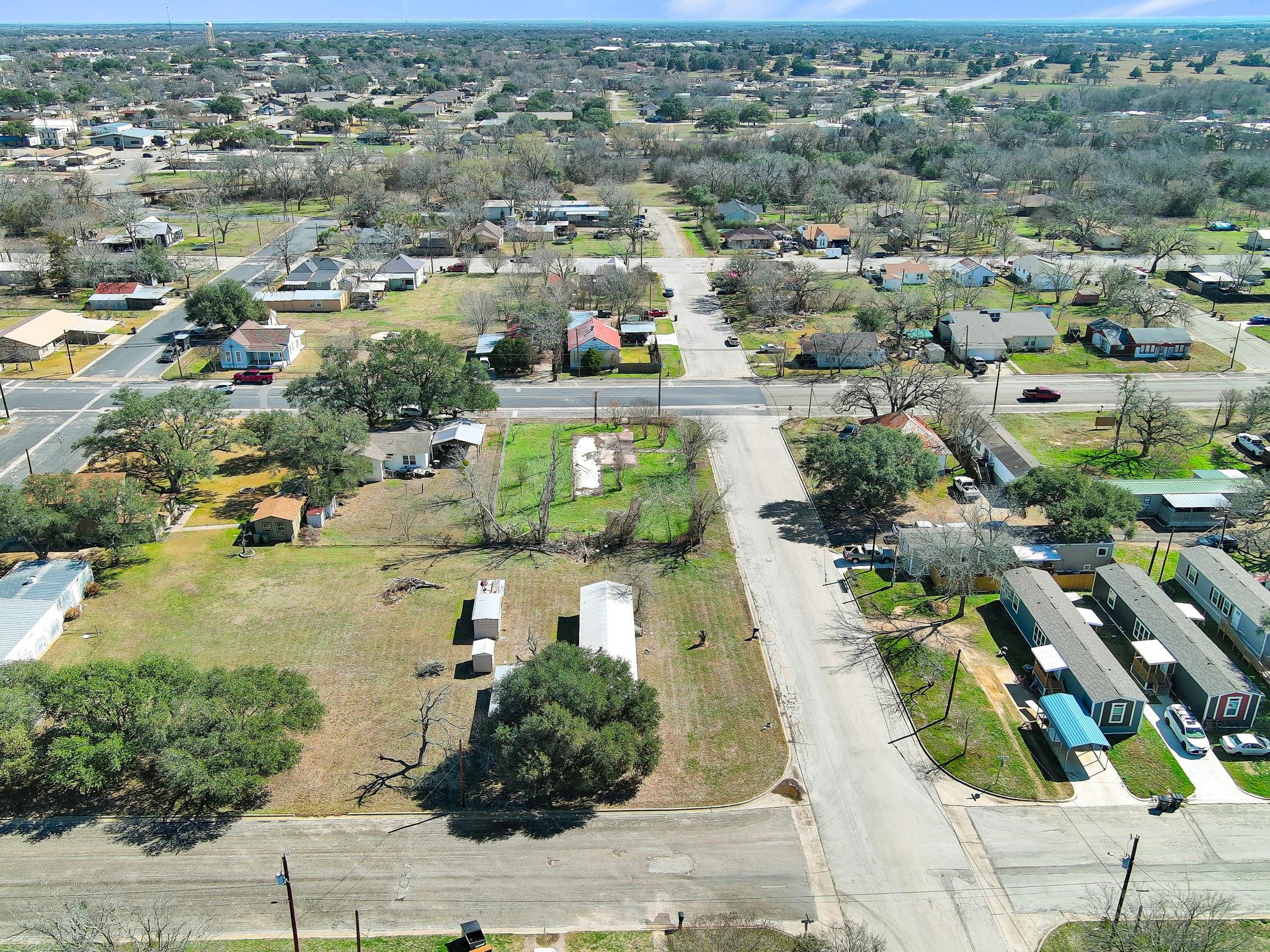 693 S Caldwell St, Giddings, TX 78942