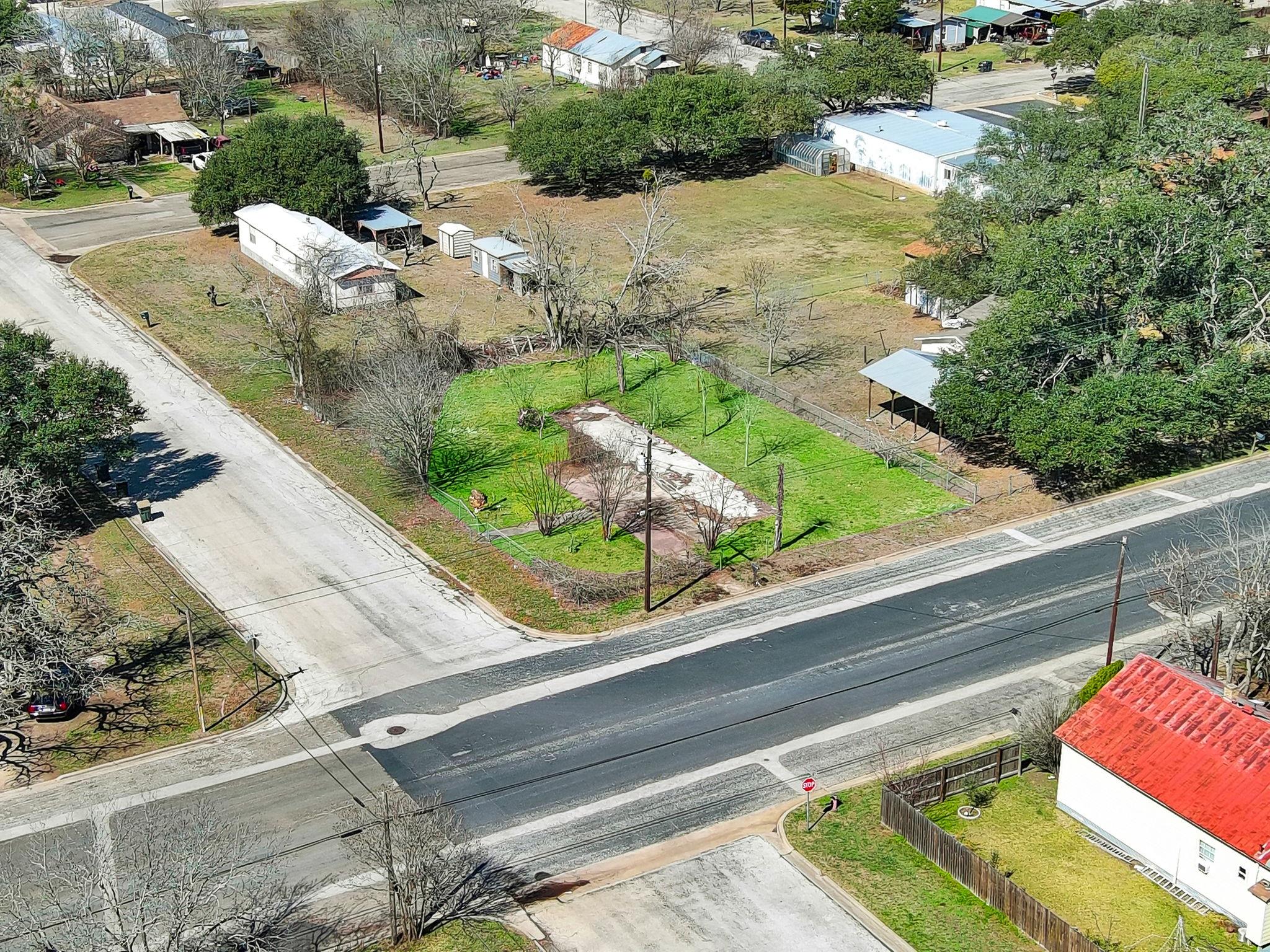 693 S Caldwell St, Giddings, TX 78942