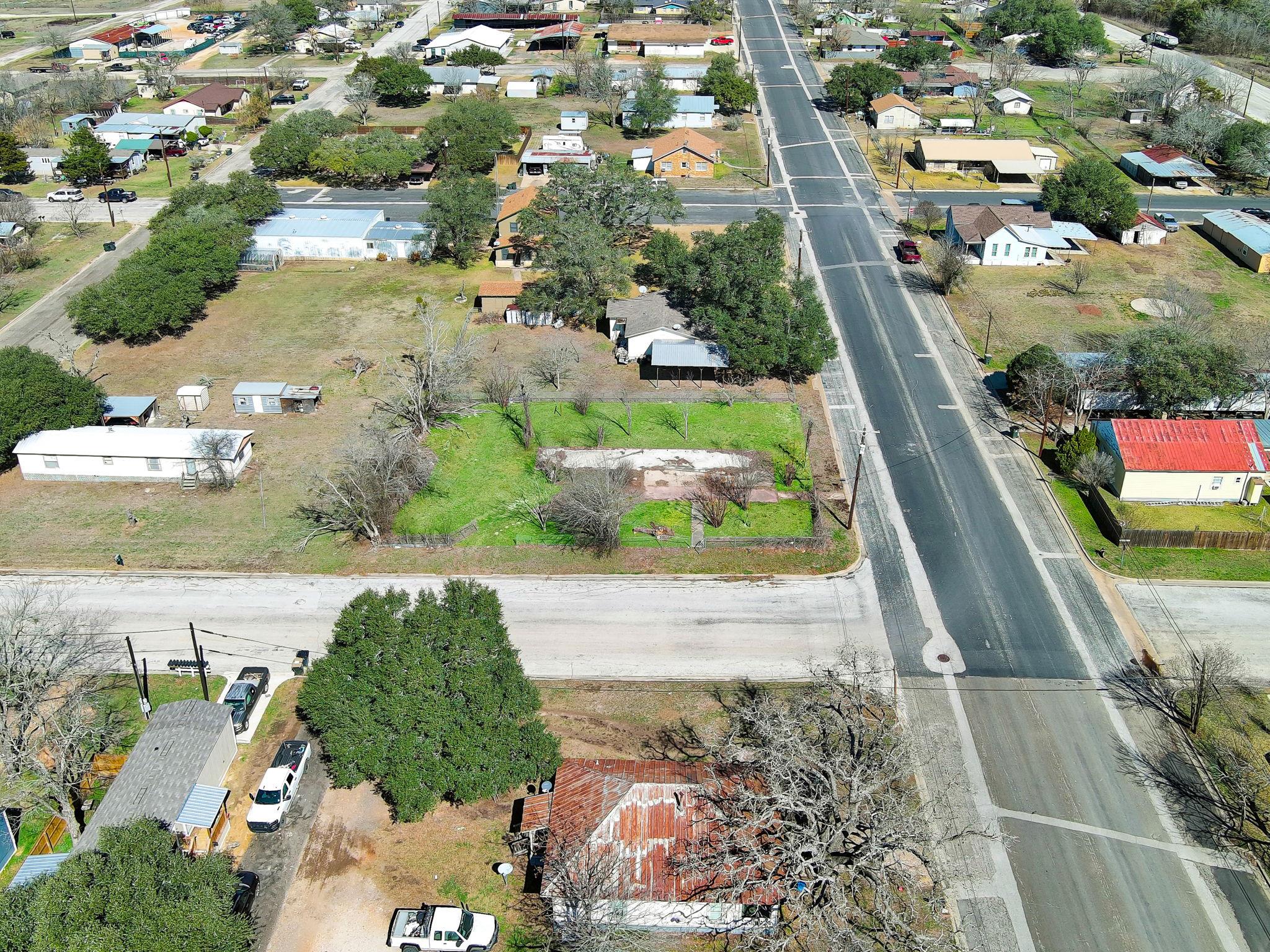 693 S Caldwell St, Giddings, TX 78942