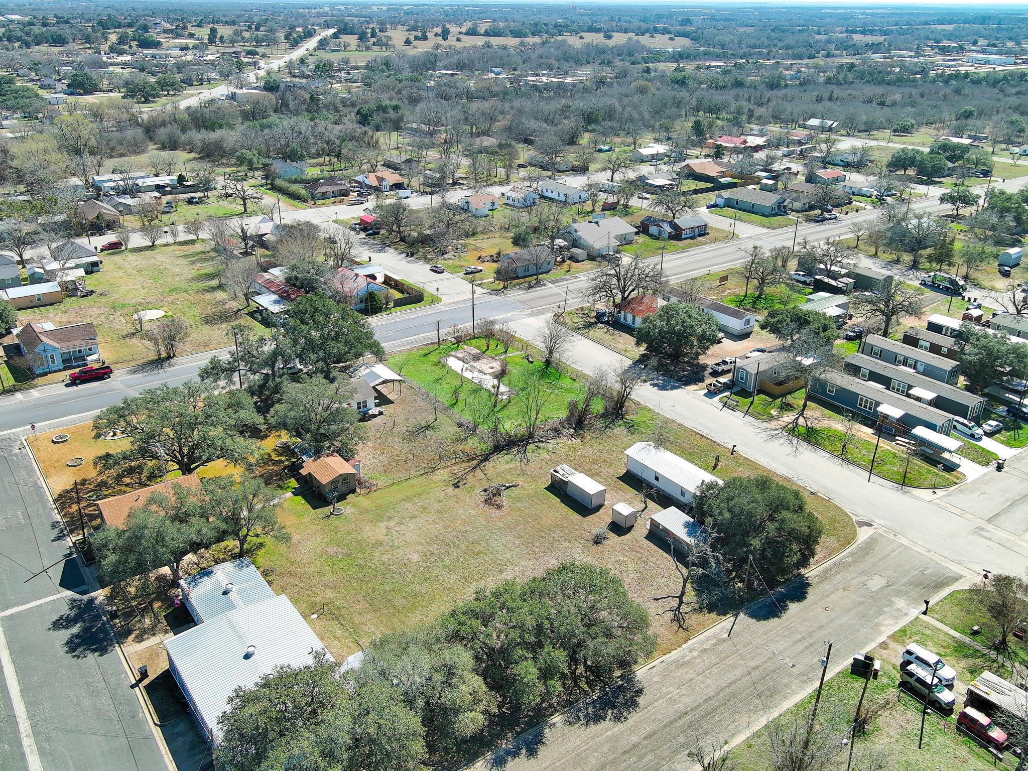 693 S Caldwell St, Giddings, TX 78942