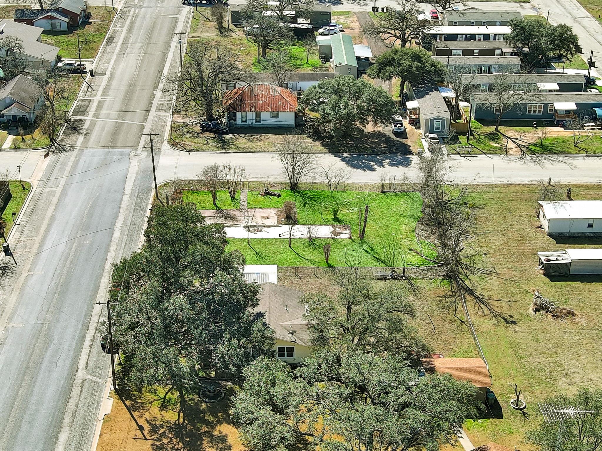 693 S Caldwell St, Giddings, TX 78942