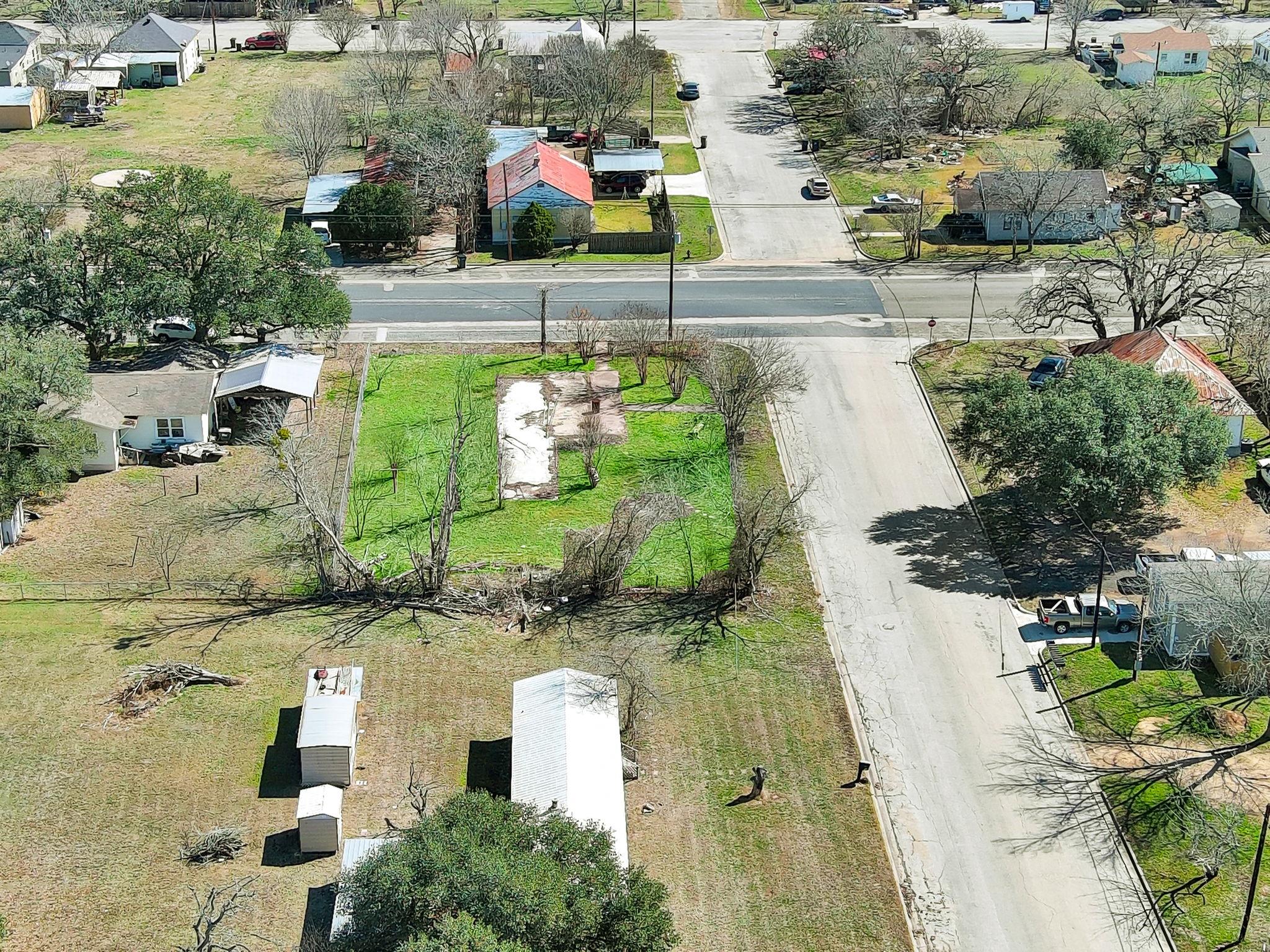 693 S Caldwell St, Giddings, TX 78942