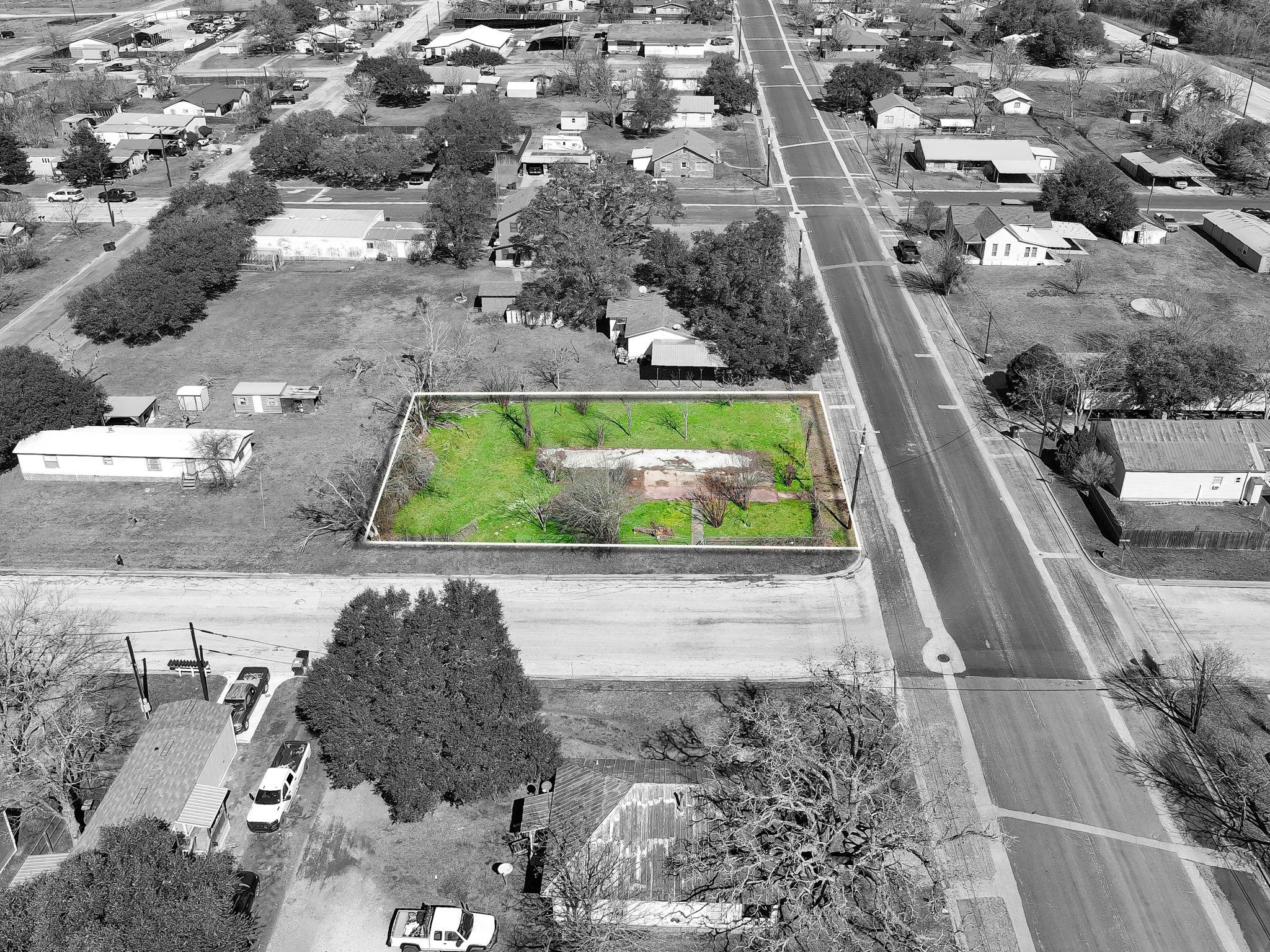 693 S Caldwell St, Giddings, TX 78942