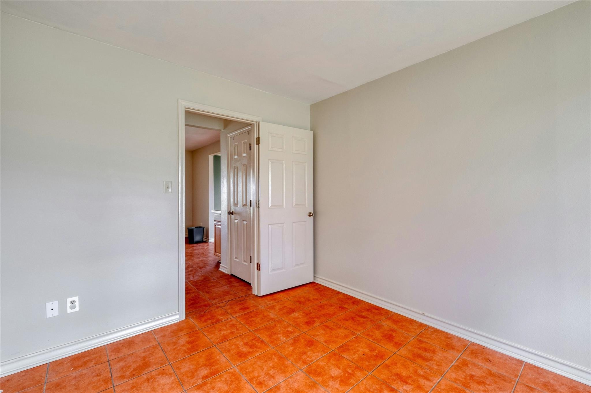 103 Robin Ln, Luling, TX 78648