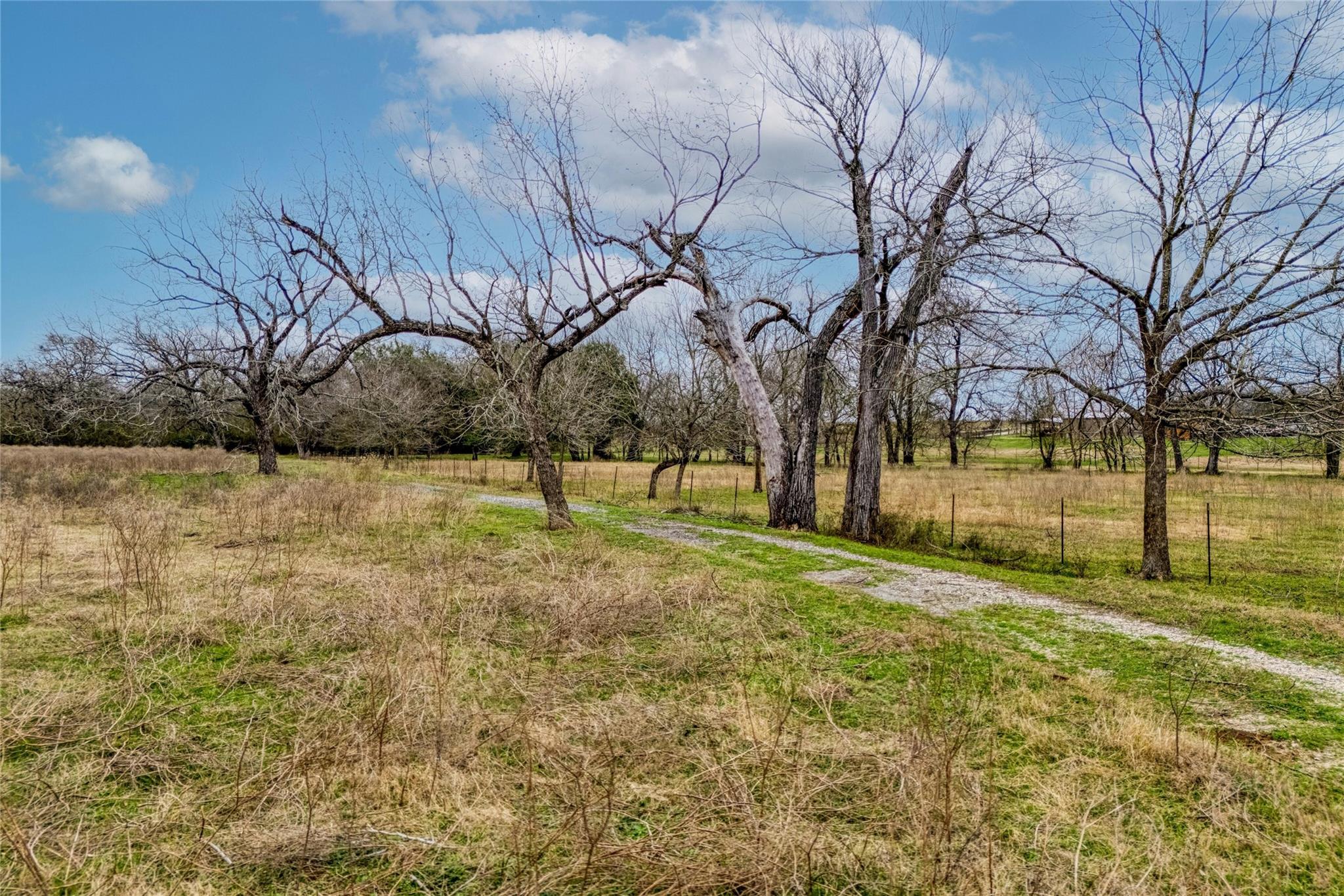103 Robin Ln, Luling, TX 78648