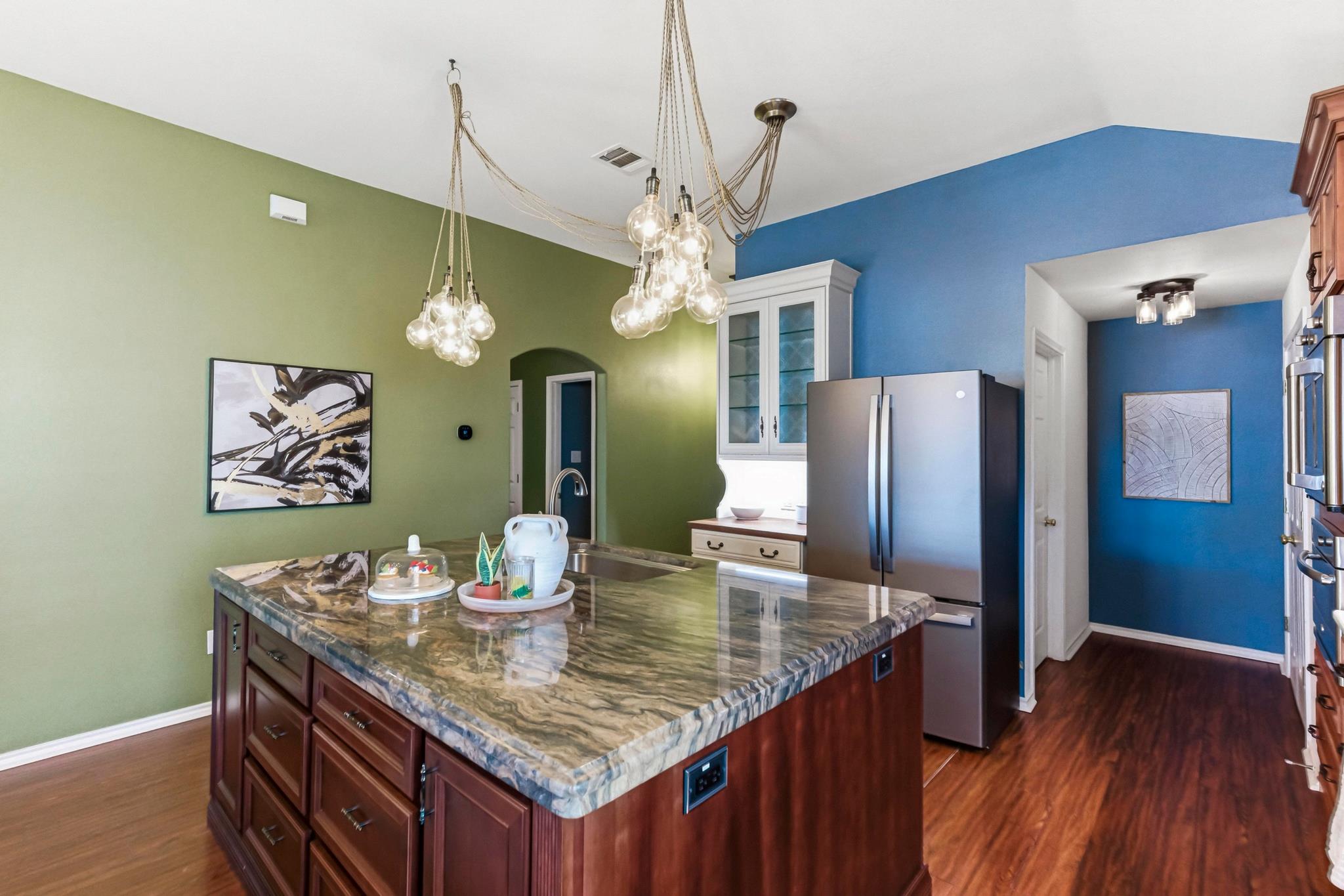 9207 Pioneer Forest Dr, Austin, TX 78744