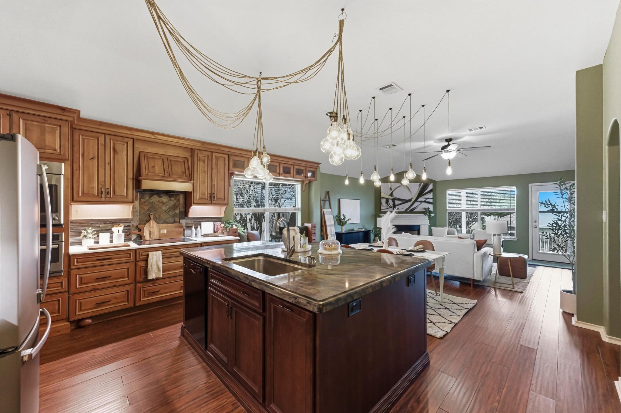 9207 Pioneer Forest Dr, Austin, TX 78744