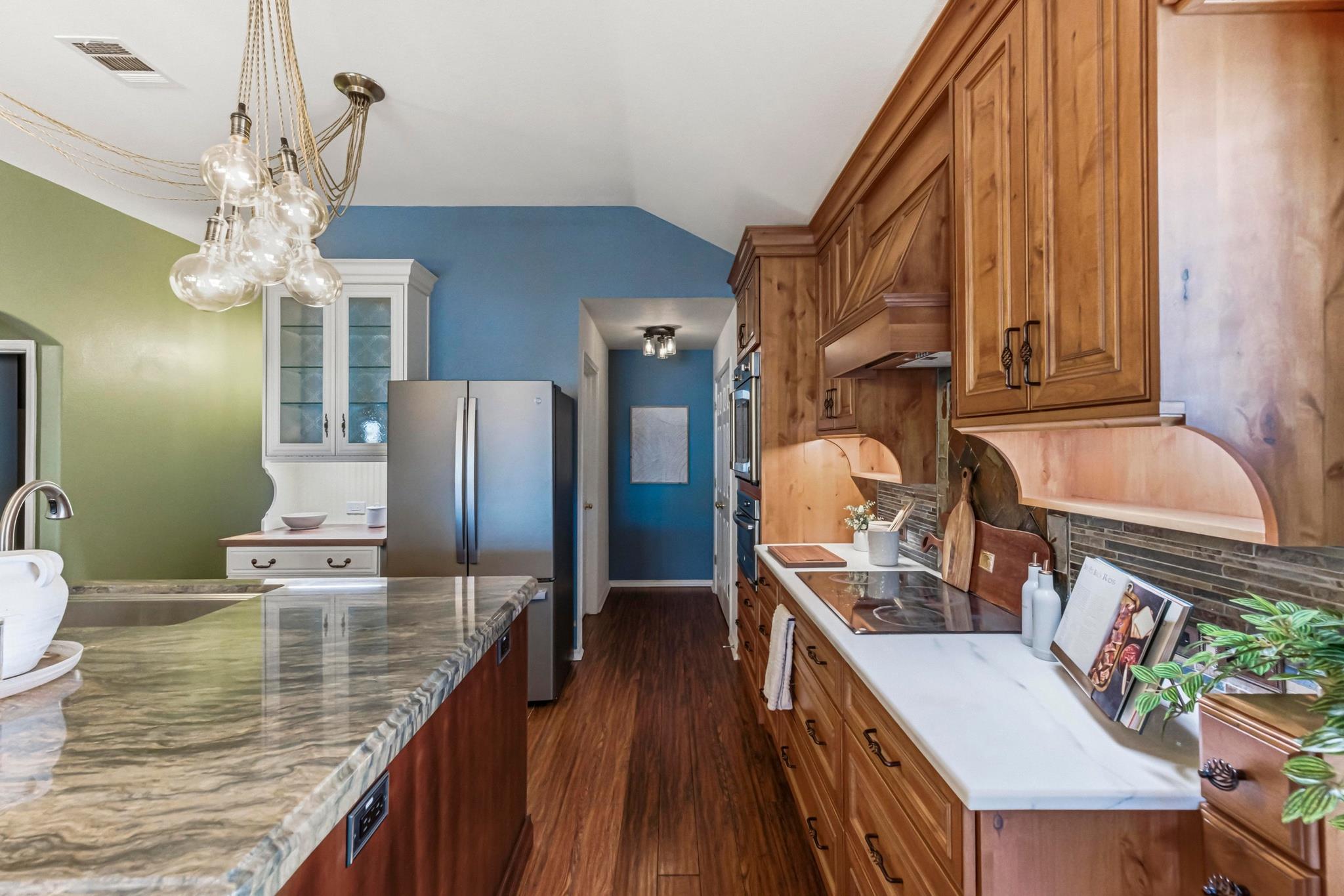 9207 Pioneer Forest Dr, Austin, TX 78744