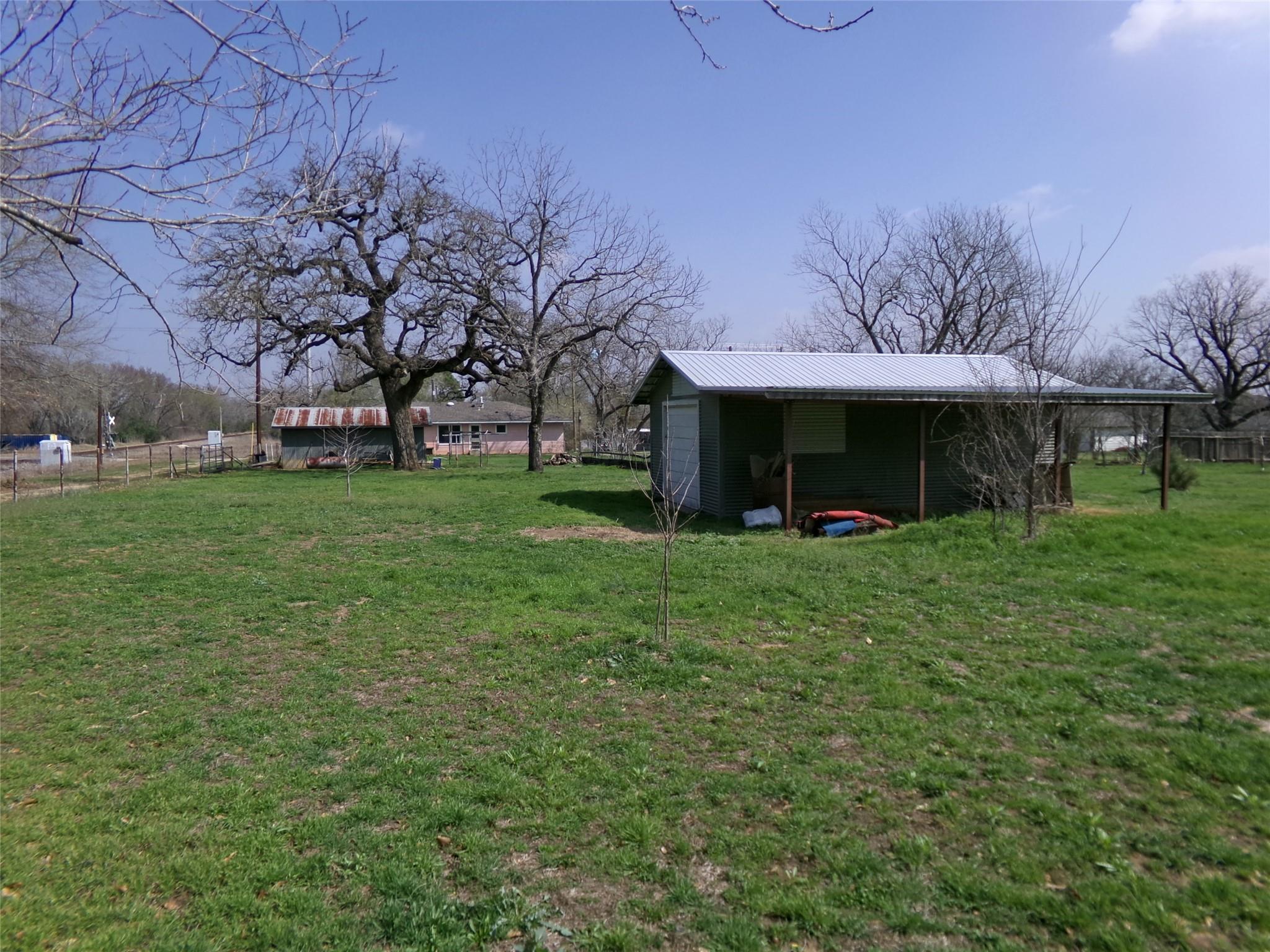 110 S Travis St, Rockdale, TX 76567