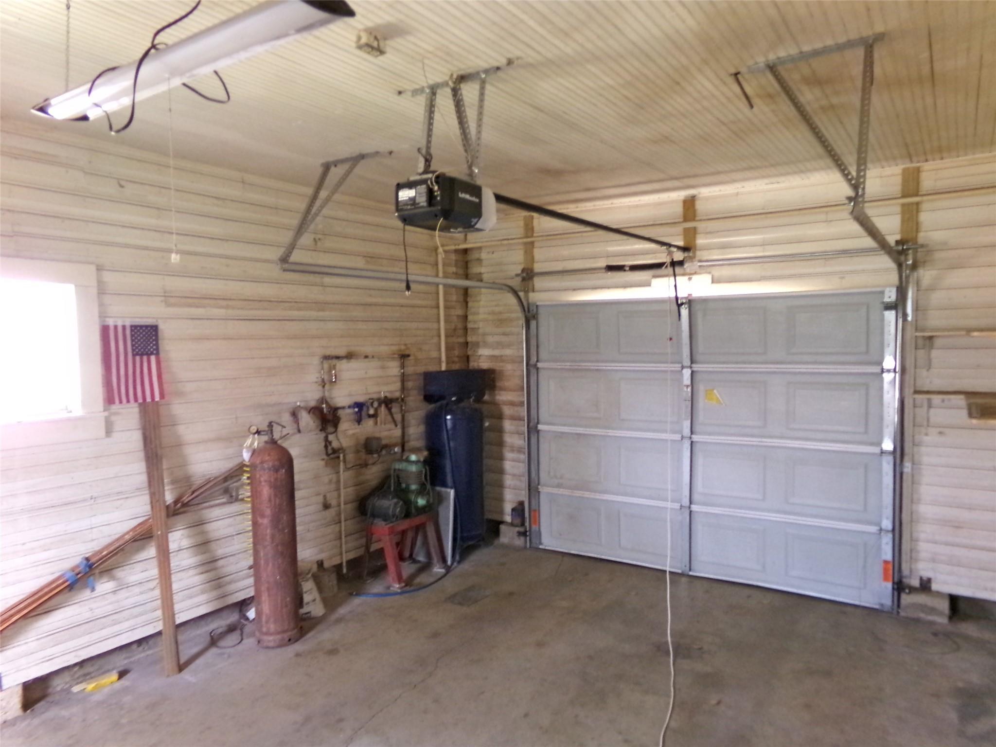 110 S Travis St, Rockdale, TX 76567