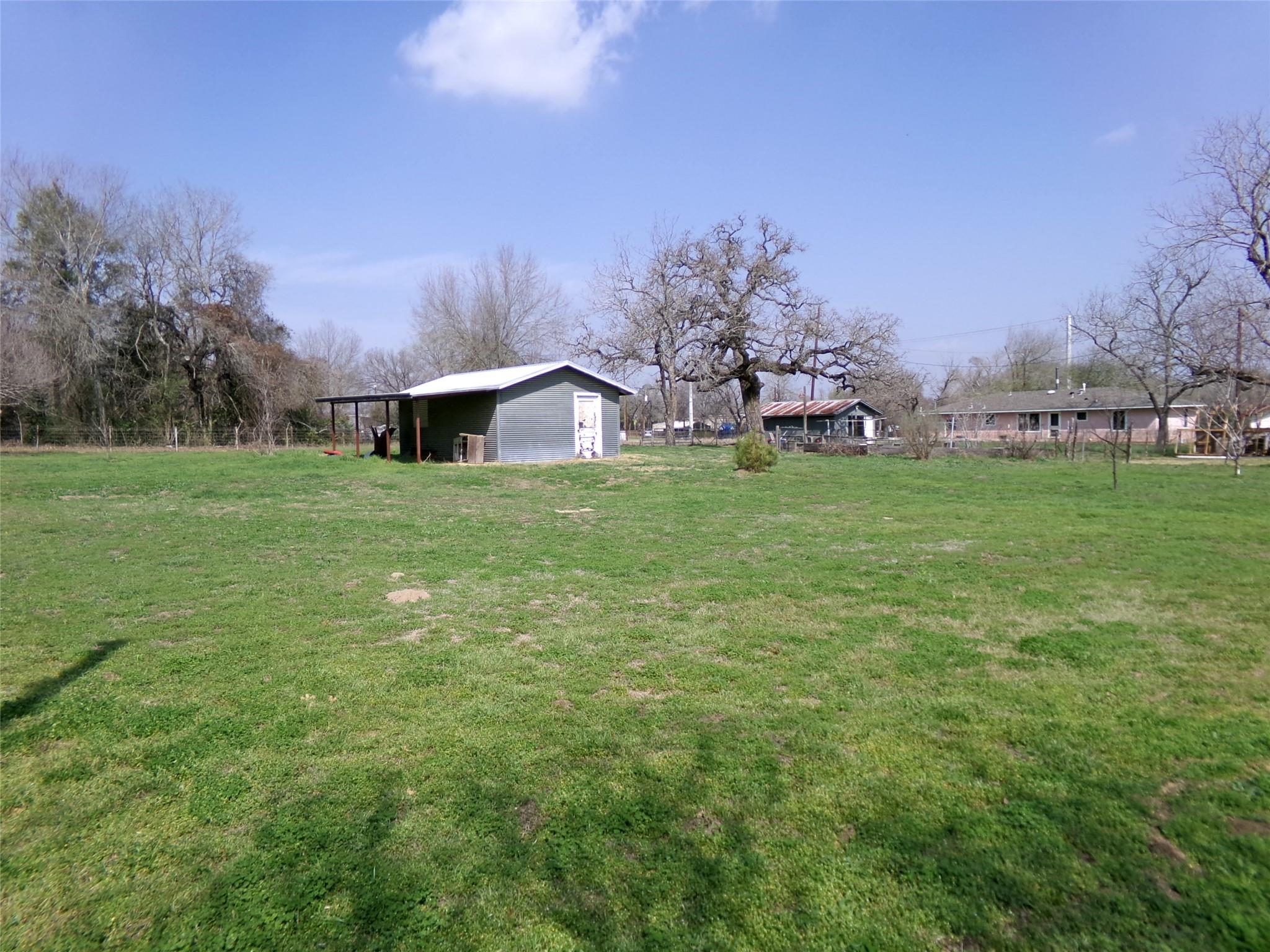 110 S Travis St, Rockdale, TX 76567