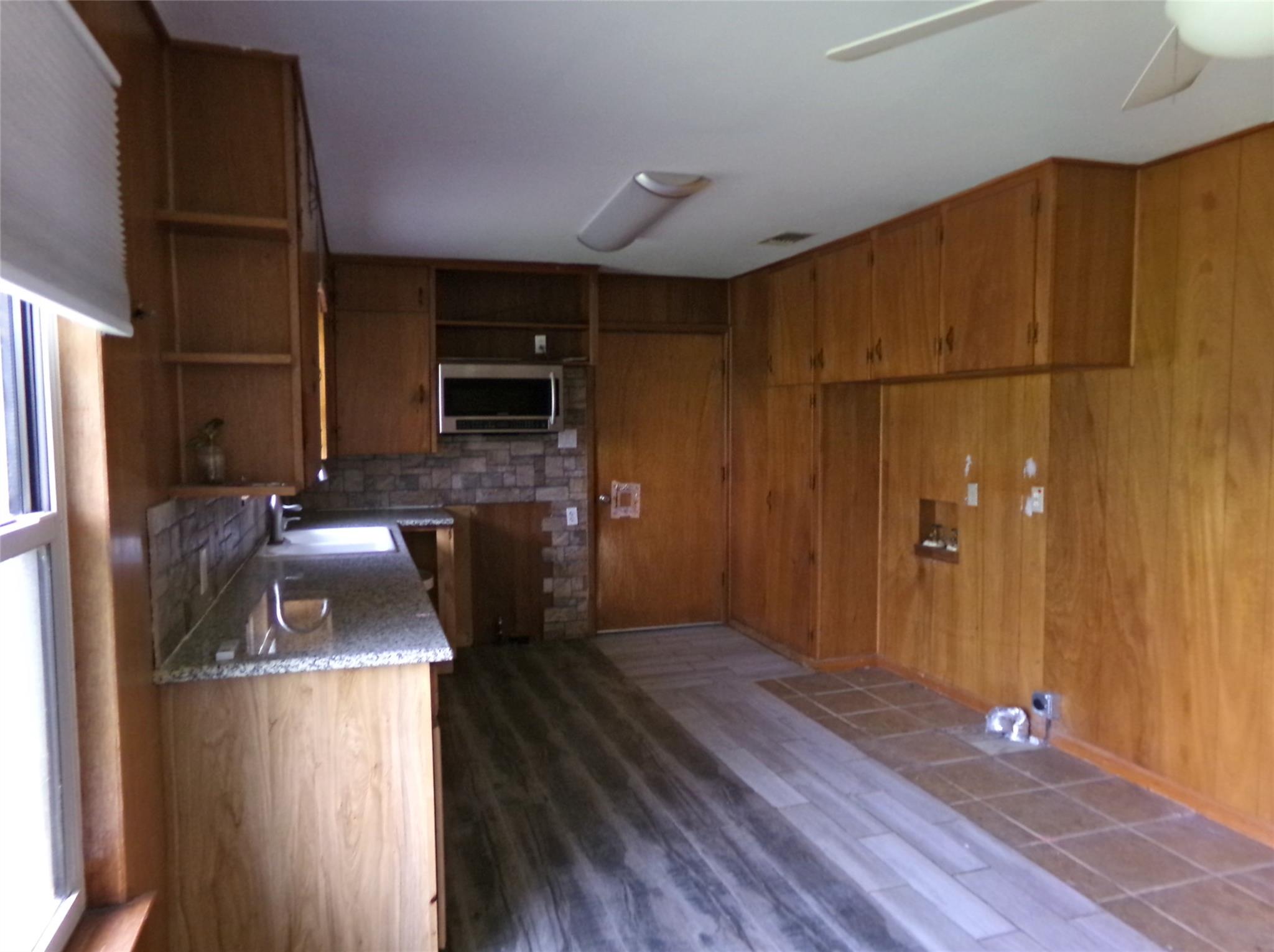 110 S Travis St, Rockdale, TX 76567