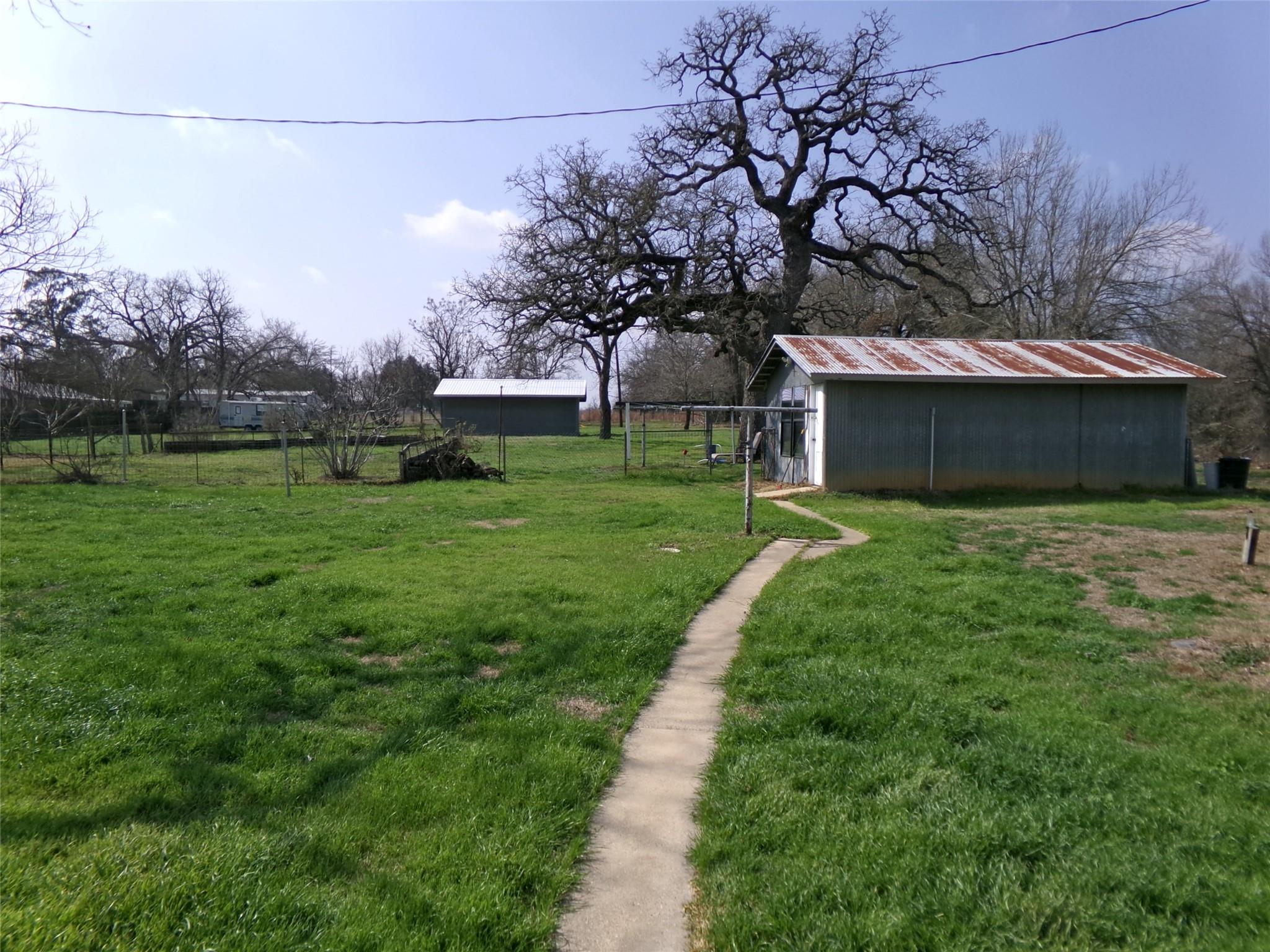 110 S Travis St, Rockdale, TX 76567