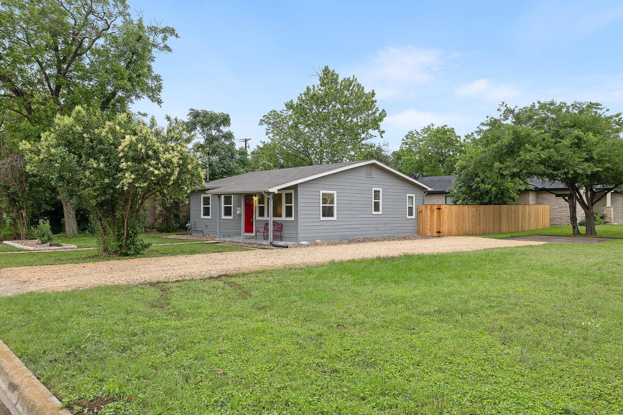 606 E 19th St, Georgetown, TX 78626