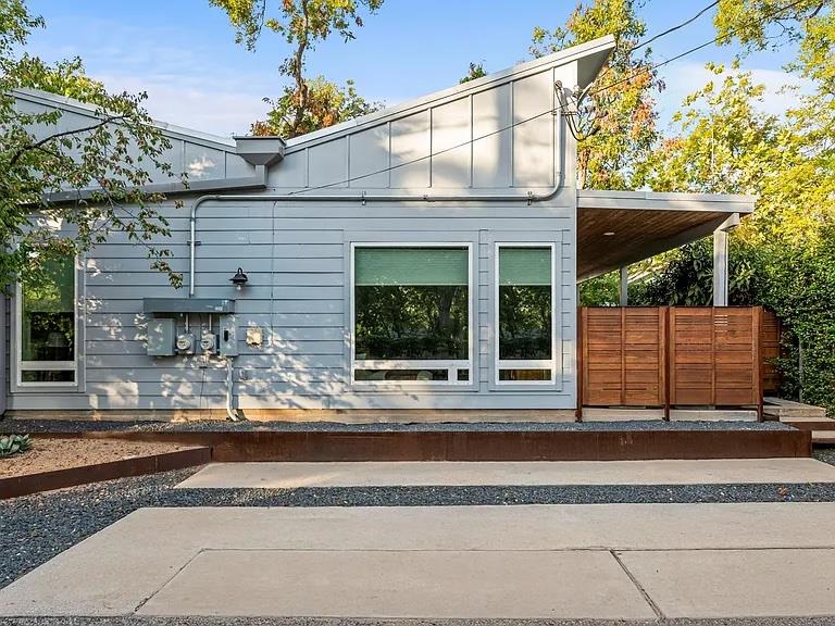 2211 Canterbury St # B, Austin, TX 78702