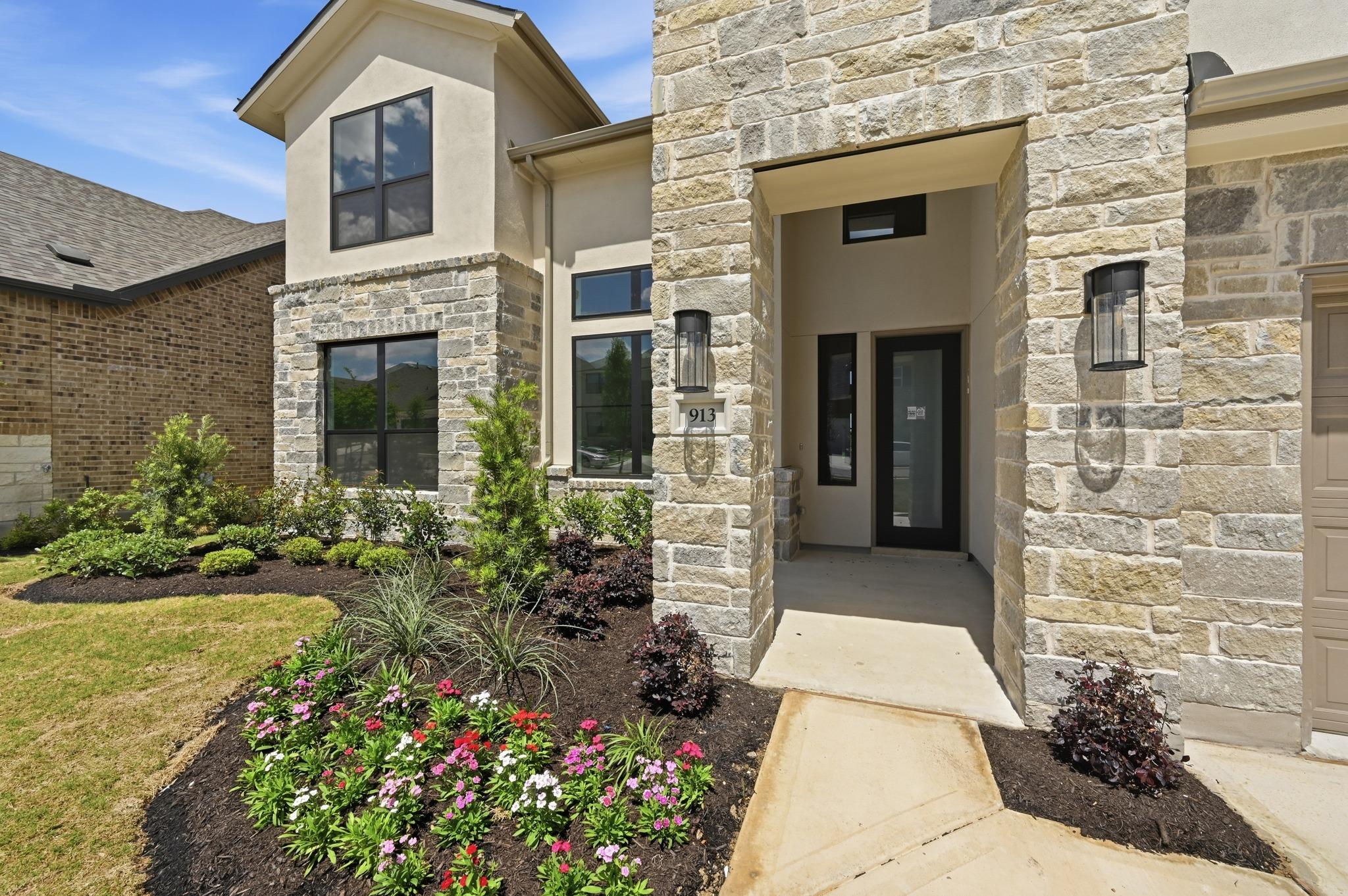 913 Rock Daisy Trl, Hutto, TX 78634