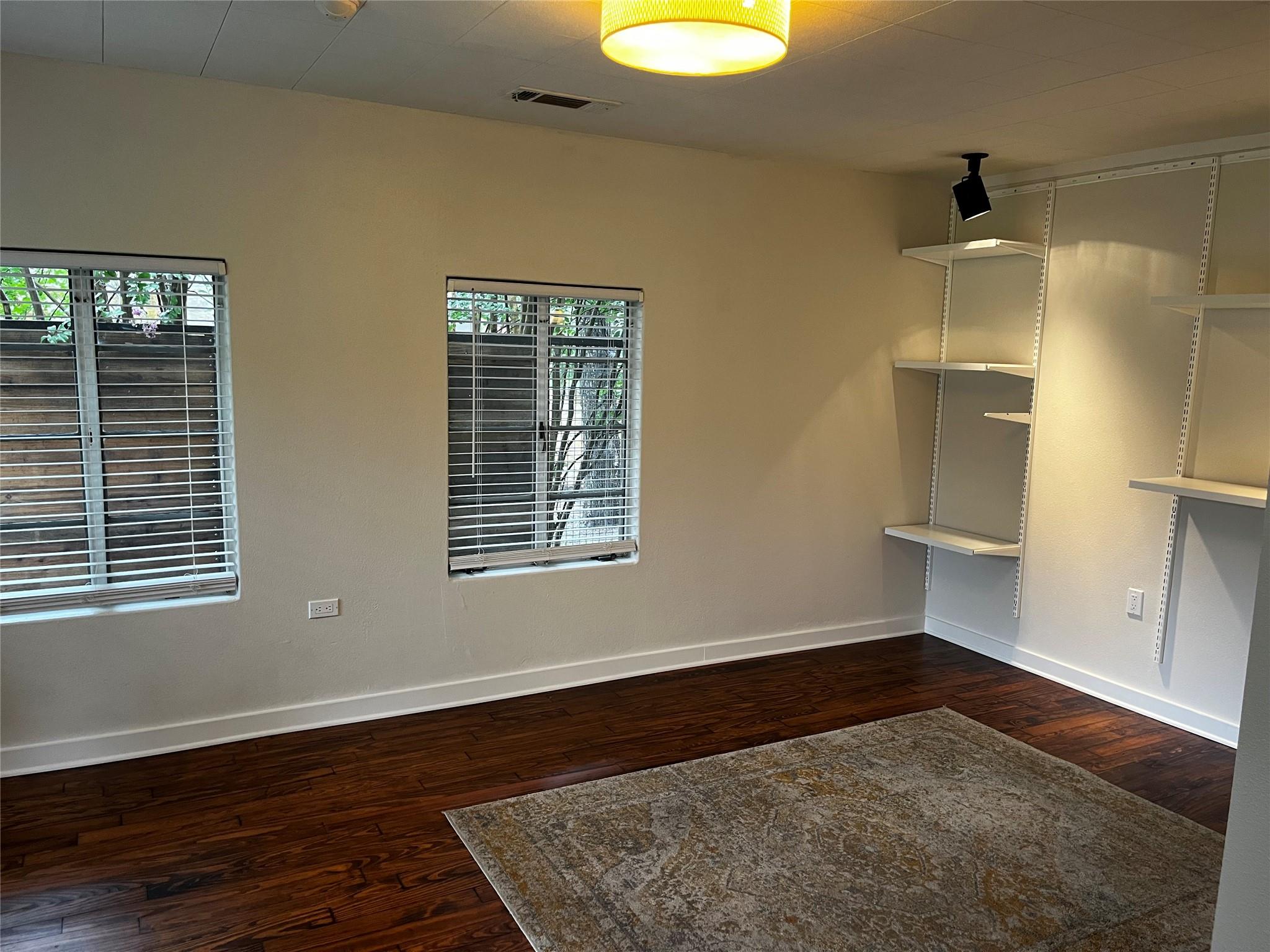 1011 E 9th St # B, Austin, TX 78702