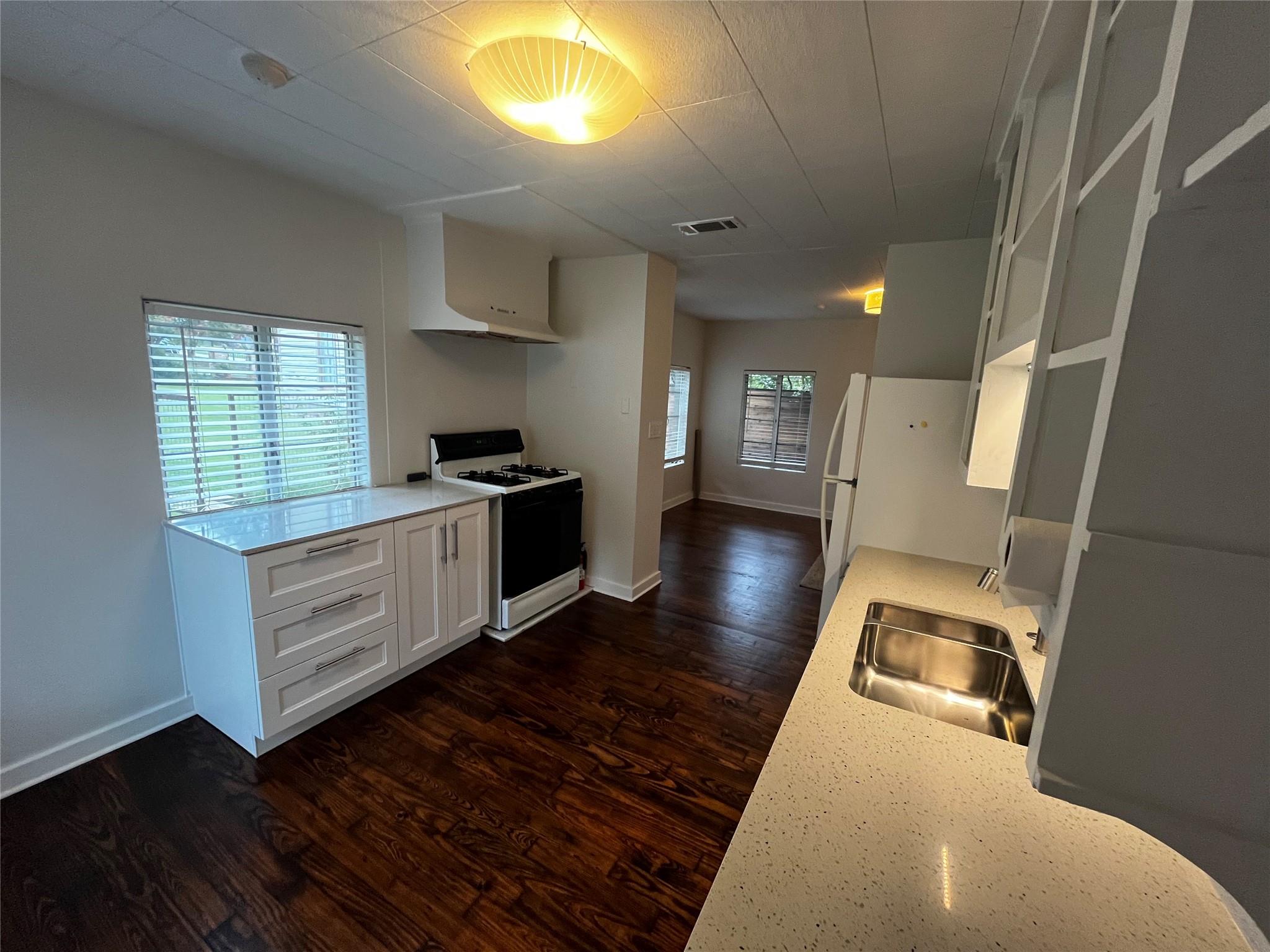 1011 E 9th St # B, Austin, TX 78702