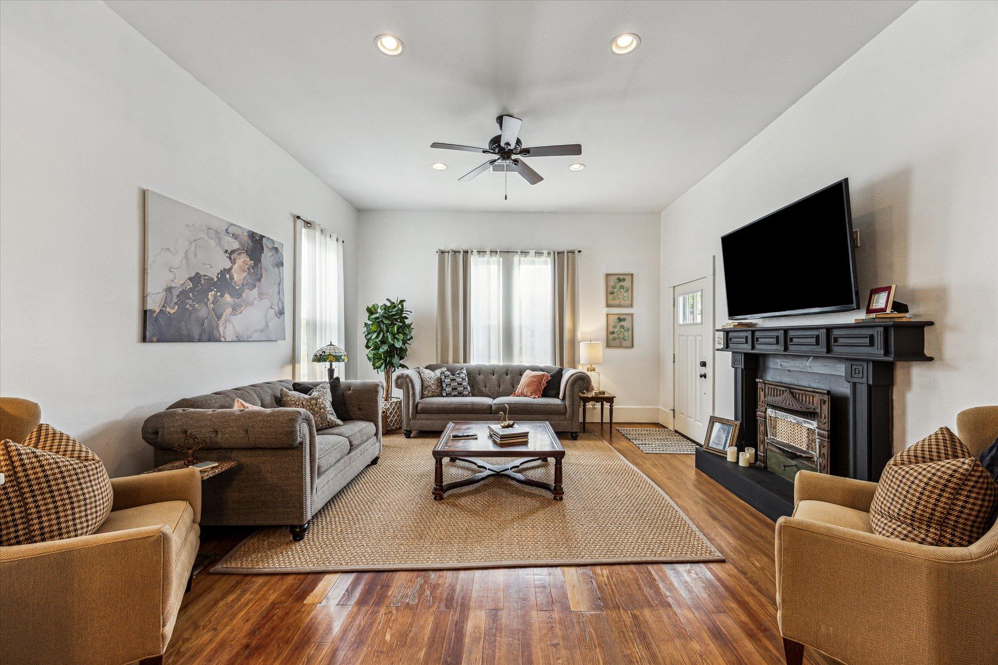 305 W Alamo St, Brenham, TX 77833